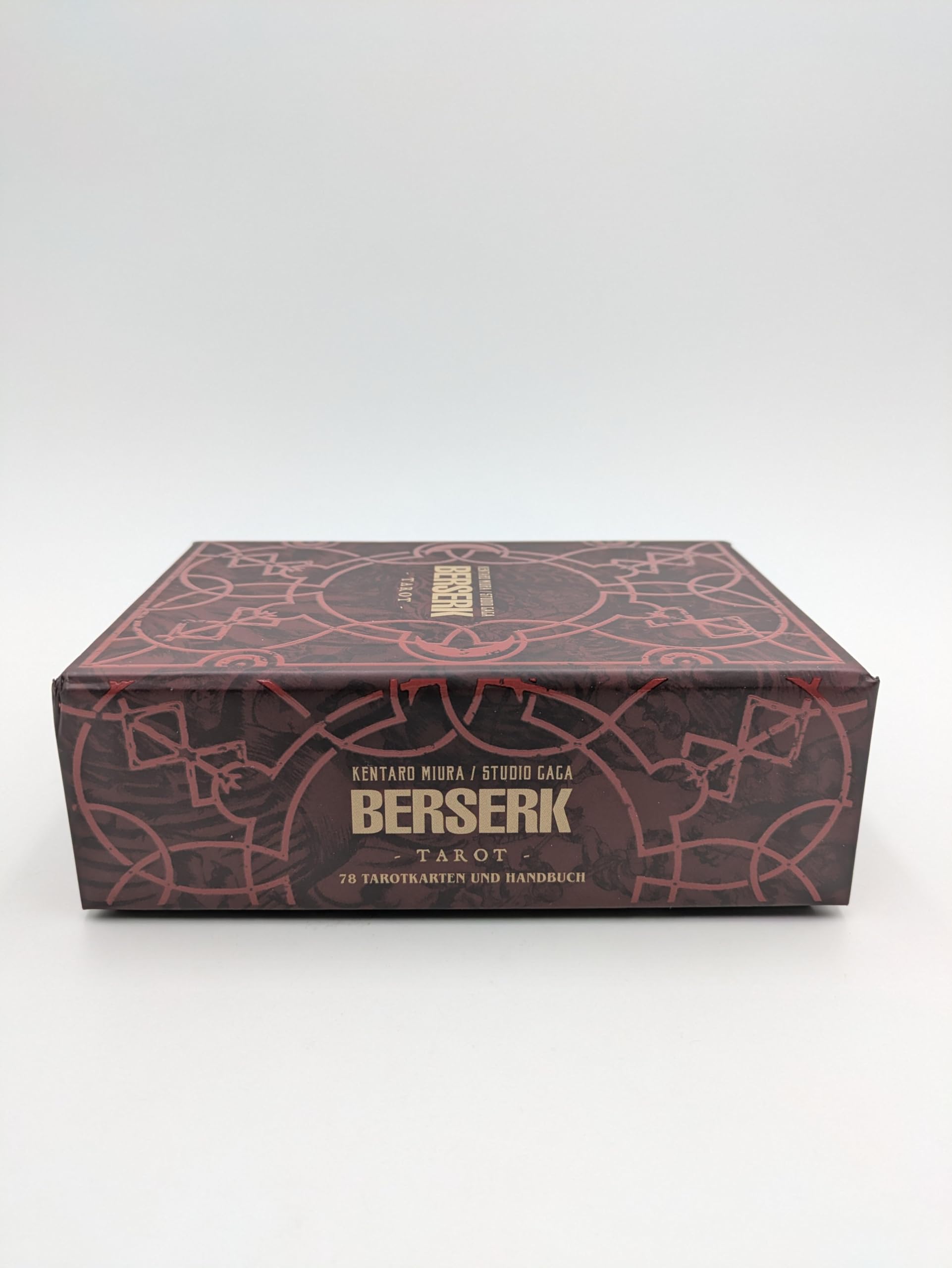 Berserk Max 21 - Tarot-Edition: Das actiongeladene und genredefinierende Dark-Fantasy-Epos von Kentaro Miura mit exklusivem Tarot-Set