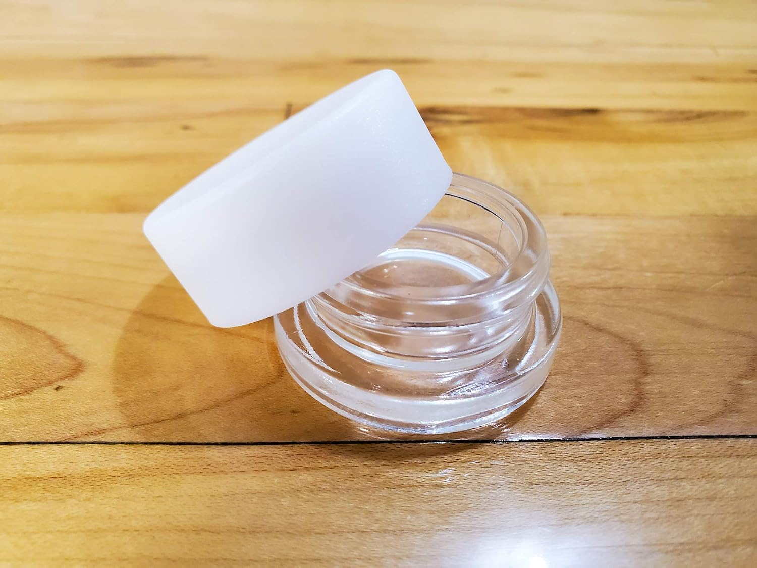 7ml Round Glass Jar Containers With Child Resistant Lids (CP) | Low Profile, Airtight, Twist-on Lid | Concentrate Cosmetics Jars for Oils, Cosmetics, Wax, Balm - RVTUS (3, White)