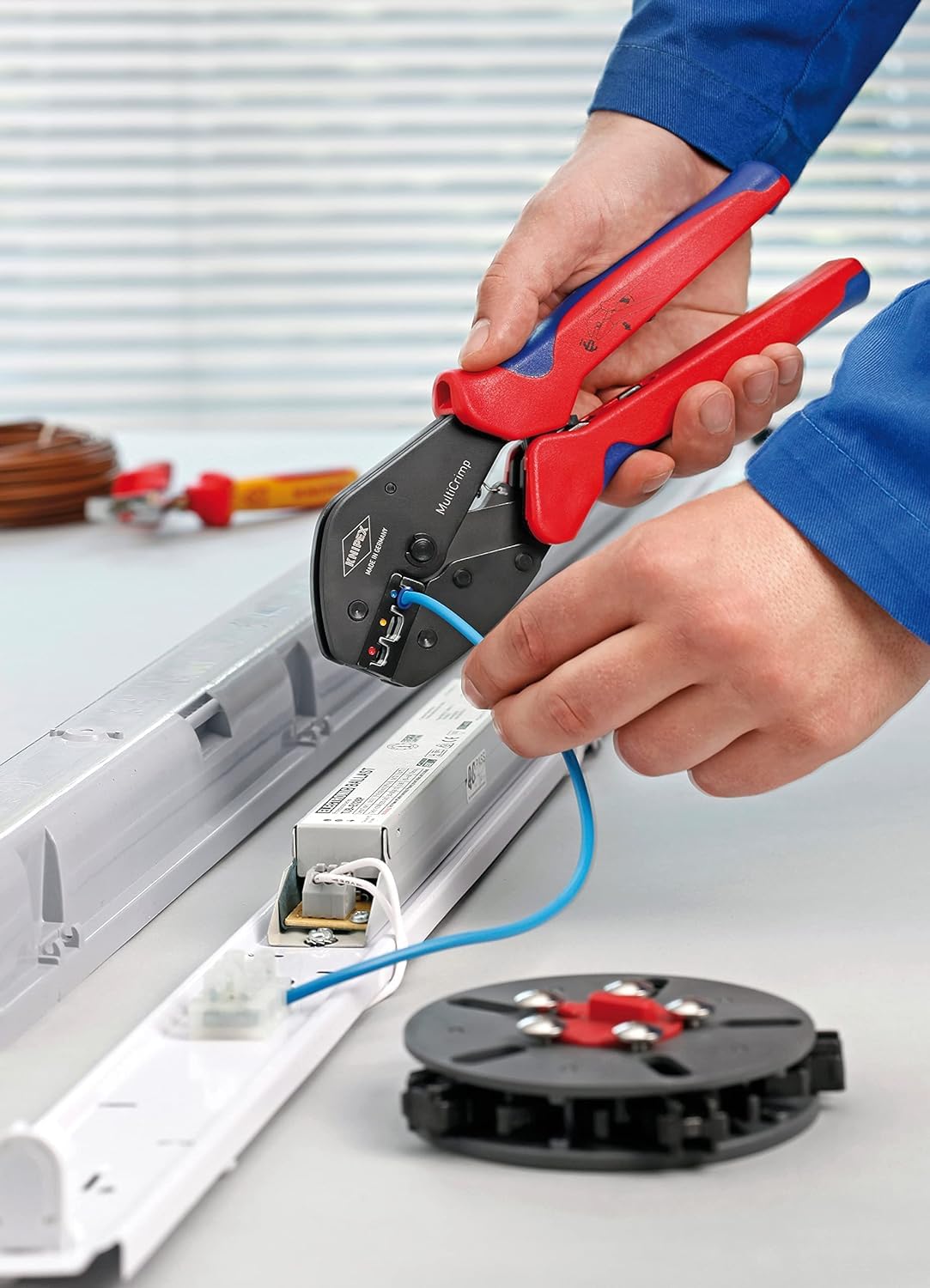 KNIPEX MultiCrimp Crimpzange, 97 33 01 | Mit Wechselmagazinmit Mehrkomponenten-Hüllen 250 mm