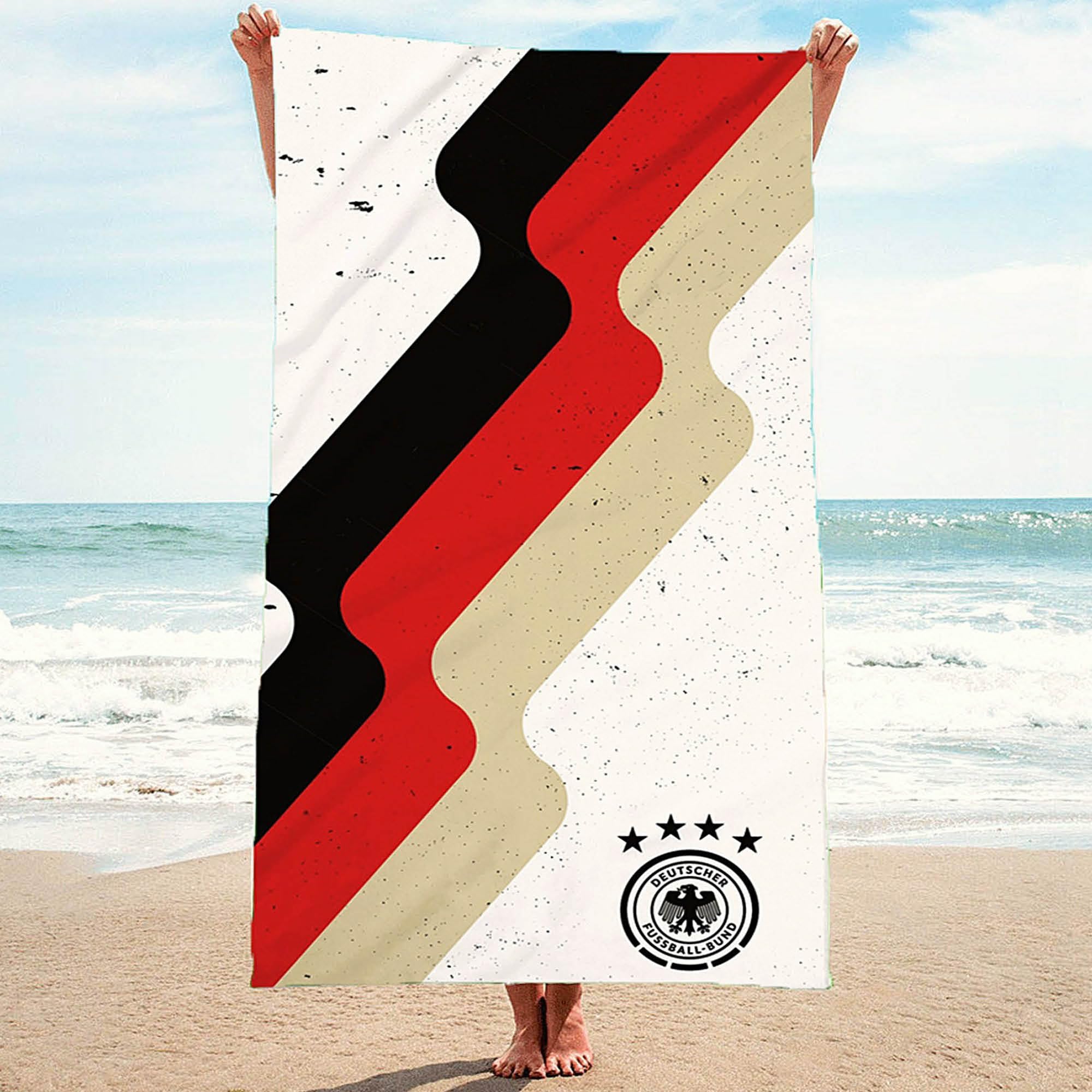 DFB Offizielles Handtuch - Fußball Strandtuch, 75x150 cm, 100% Baumwolle - Duschtuch Deutscher Fußball Bund, Die Mannschaft Logo für Pool, Spa, Fitness-Studio (Retro)