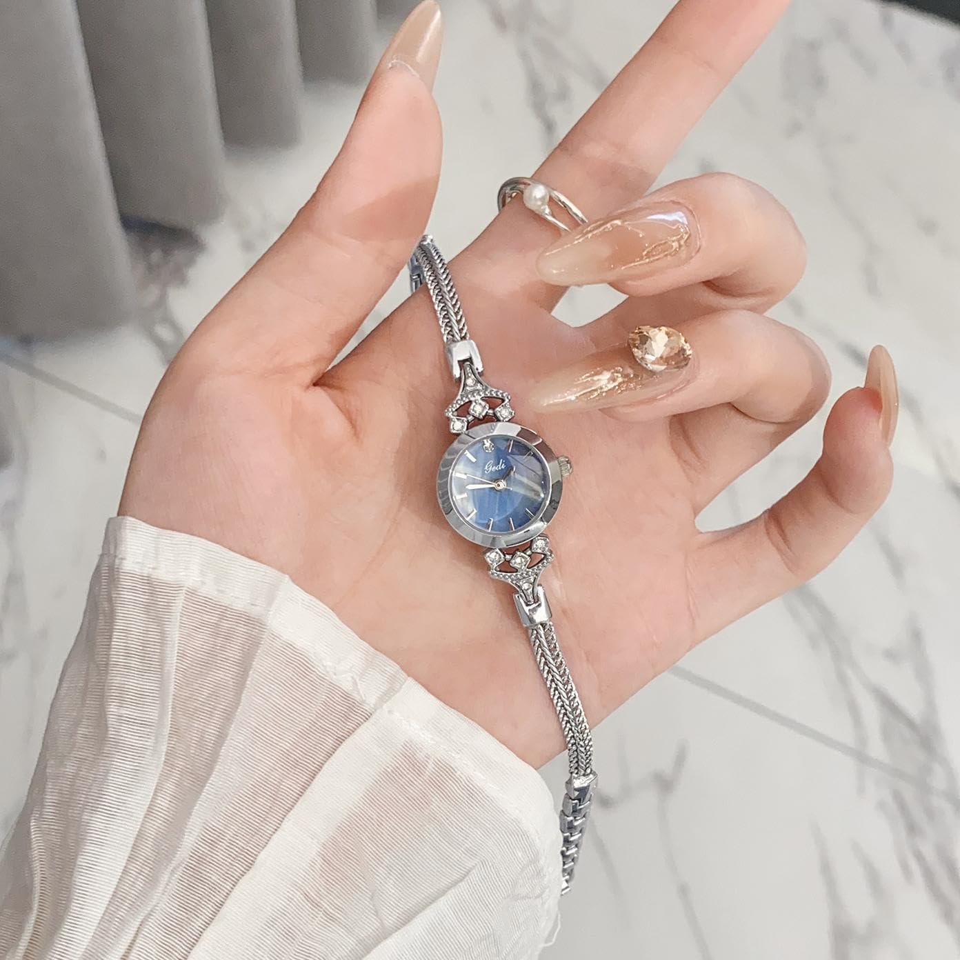 CARLIEN Womens Small Elegant Simple Luxury Rhinestone Pearl Dial Quartz Watch Lightweight Alloy Steel Mesh Strap Fashion Ladies Wrist Watch - Image 6