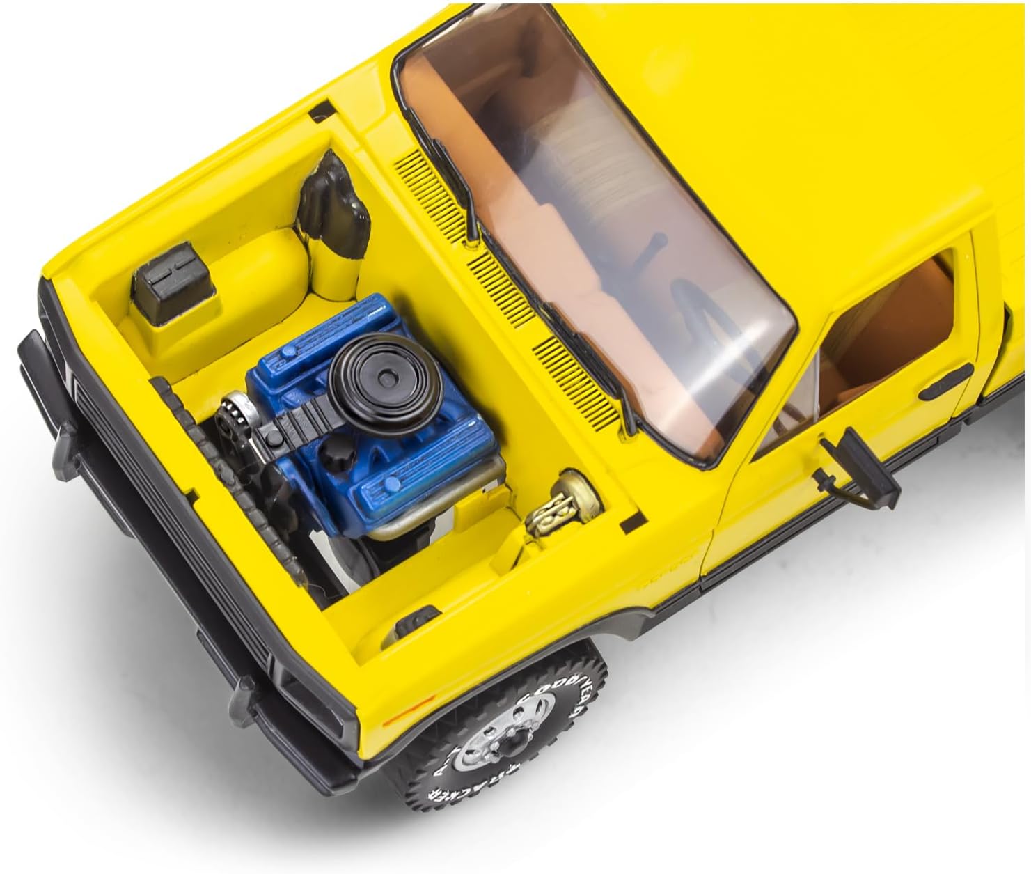 Primer pla view of the engine bay of the Revell 1980 Ford Dually model, showing the blue V-8 engine