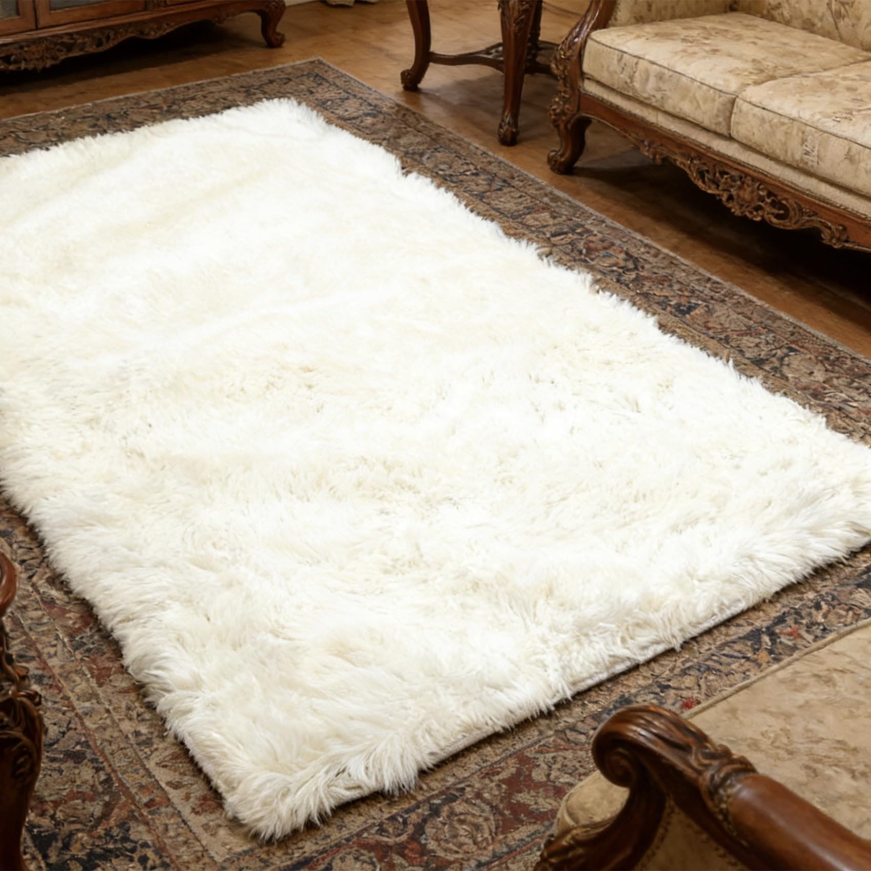 Tapis de chambre blanc 265 x 165 cm à poils longs et design moderne pour salon