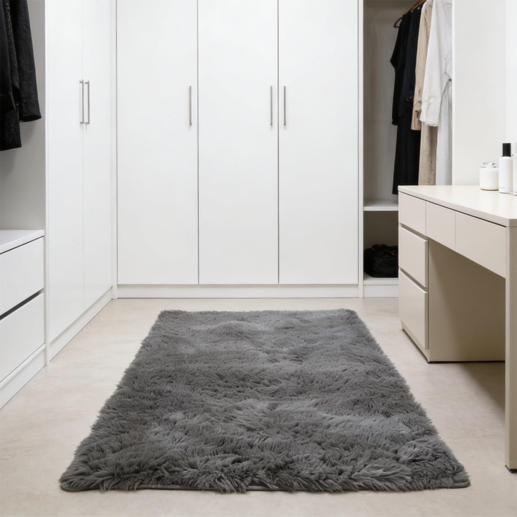 Tapis antidérapant et facile à entretenir pour salon moderne gris