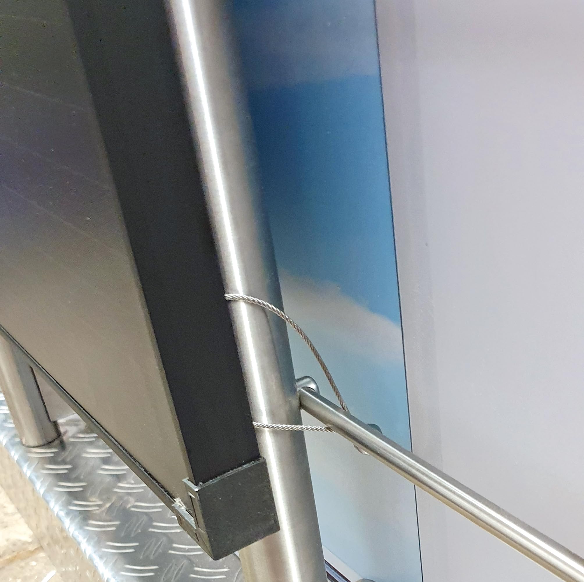 SCHWAIGER Support de centrale électrique de balcon pour balustrade I Kit de montage pour 2 modules solaires I Support de panneau solaire pour balcon et terrasse I Fixation du module PV en acier I