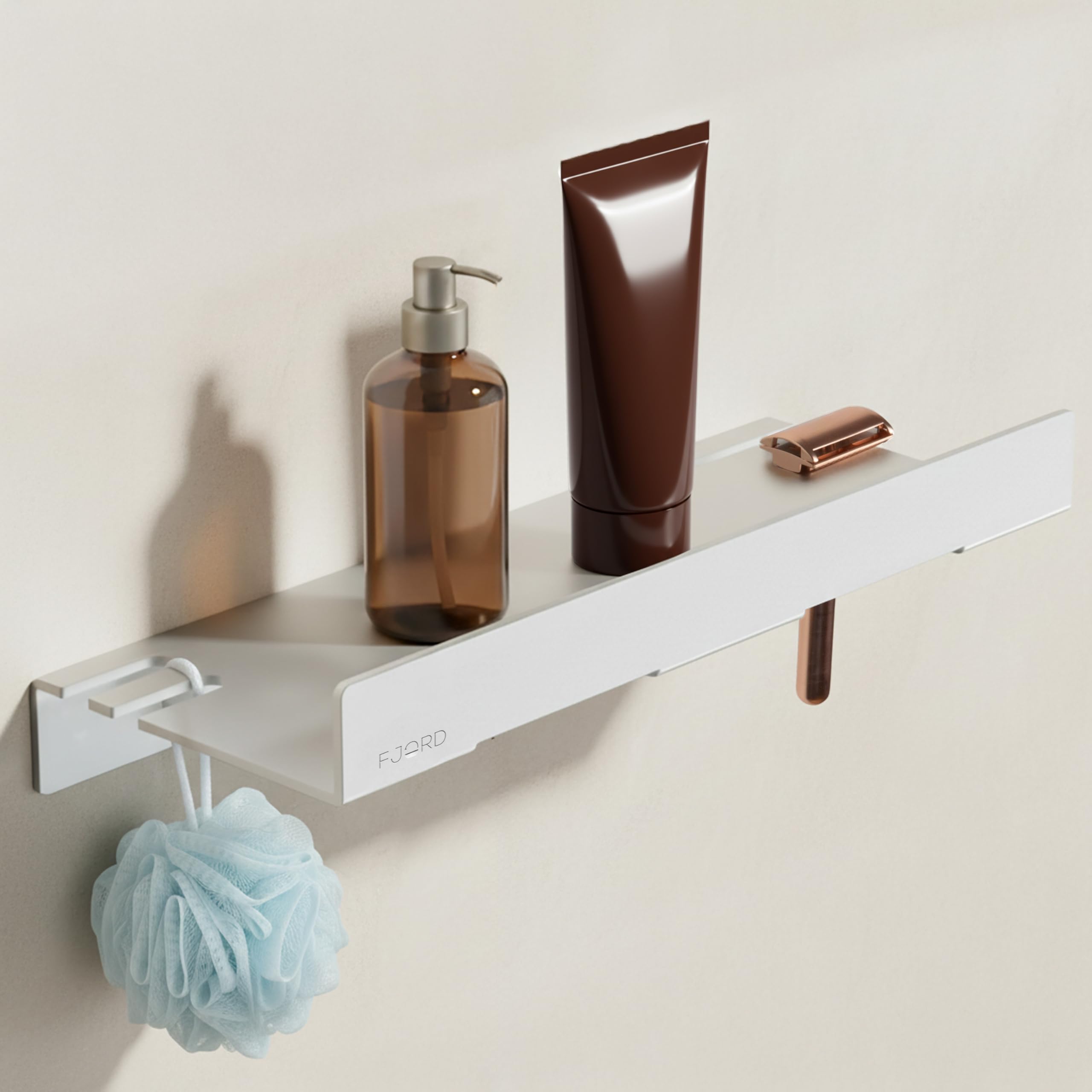 FJORD Flow Premium Duschablage ohne Bohren [Matt Silber] – Design Duschregal mit integriertem Rasiererhalter – Rostfreies Aluminium – Selbstklebend mit Hybrid-Haftsystem – Modernes Badzubehör