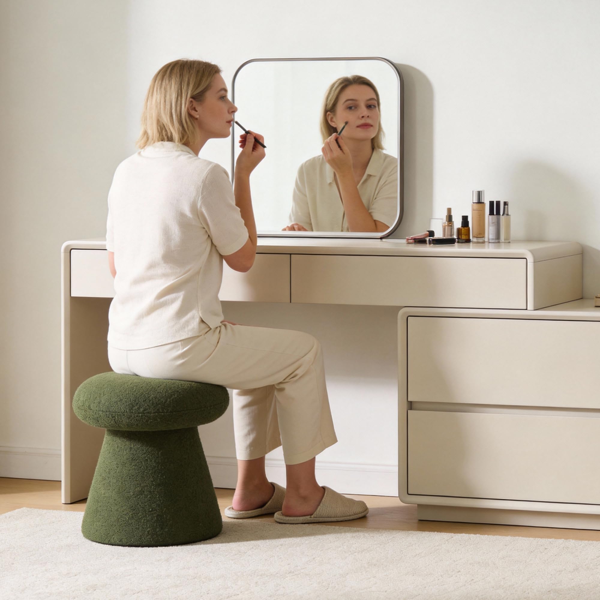 DEKKETO Tabouret de Coiffeuse Pivotant 360°, Pouf Rond Repose-Pieds Salon, Chaise Maquillage Moderne en Tissu Bouclette, Siège Rembourré Confortable pour Chambre, Dressing, Entrée, Vert