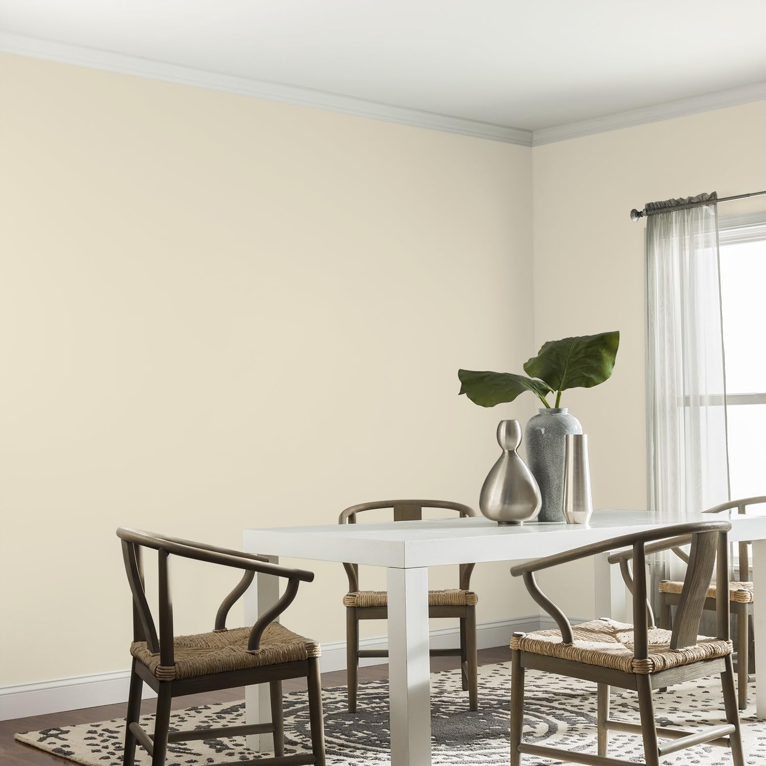 Glidden Interior Paint + Primer: White/Navajo White, One Coat, Eggshell, 1 Quart