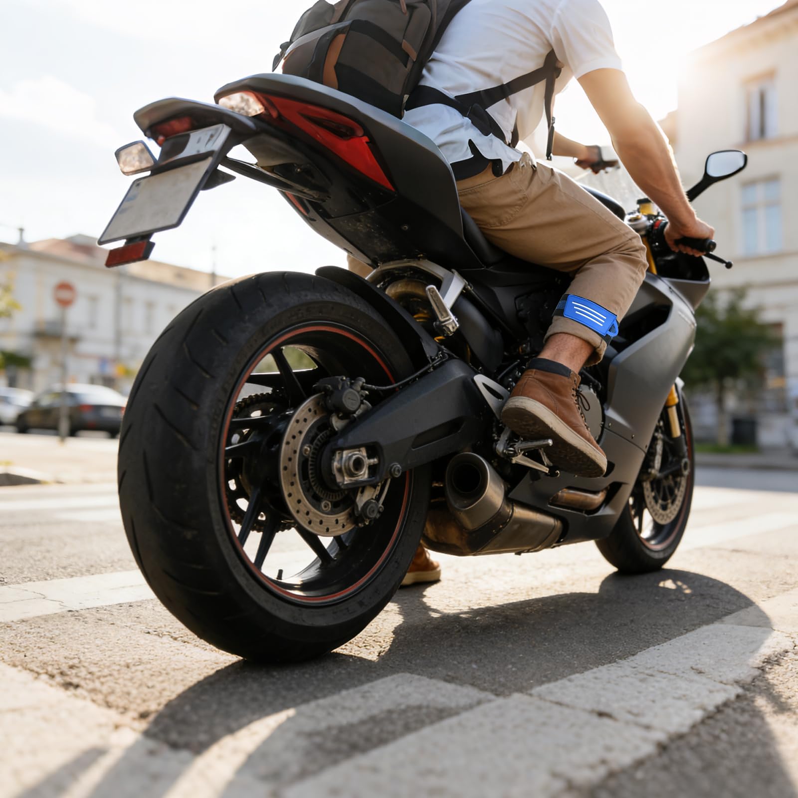 8 Clip Pantaloni da Bicicletta Elastici con Fascia Catarifrangente, Alta visibilità per Giro Notturno, Inclusi 3 Set di Nastro Riflettente di Sicurezza per Incollaggio