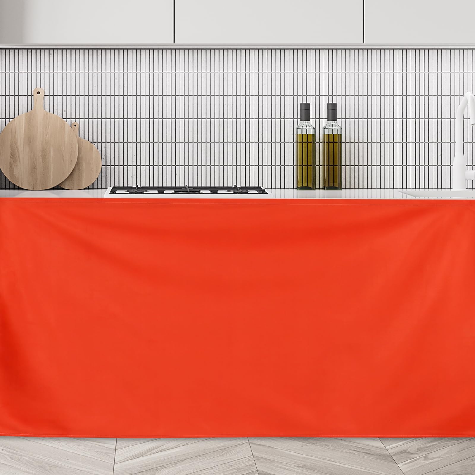 Cortina de privacidad roja para debajo del escritorio en zonas de estudio y cocinas ordenadas