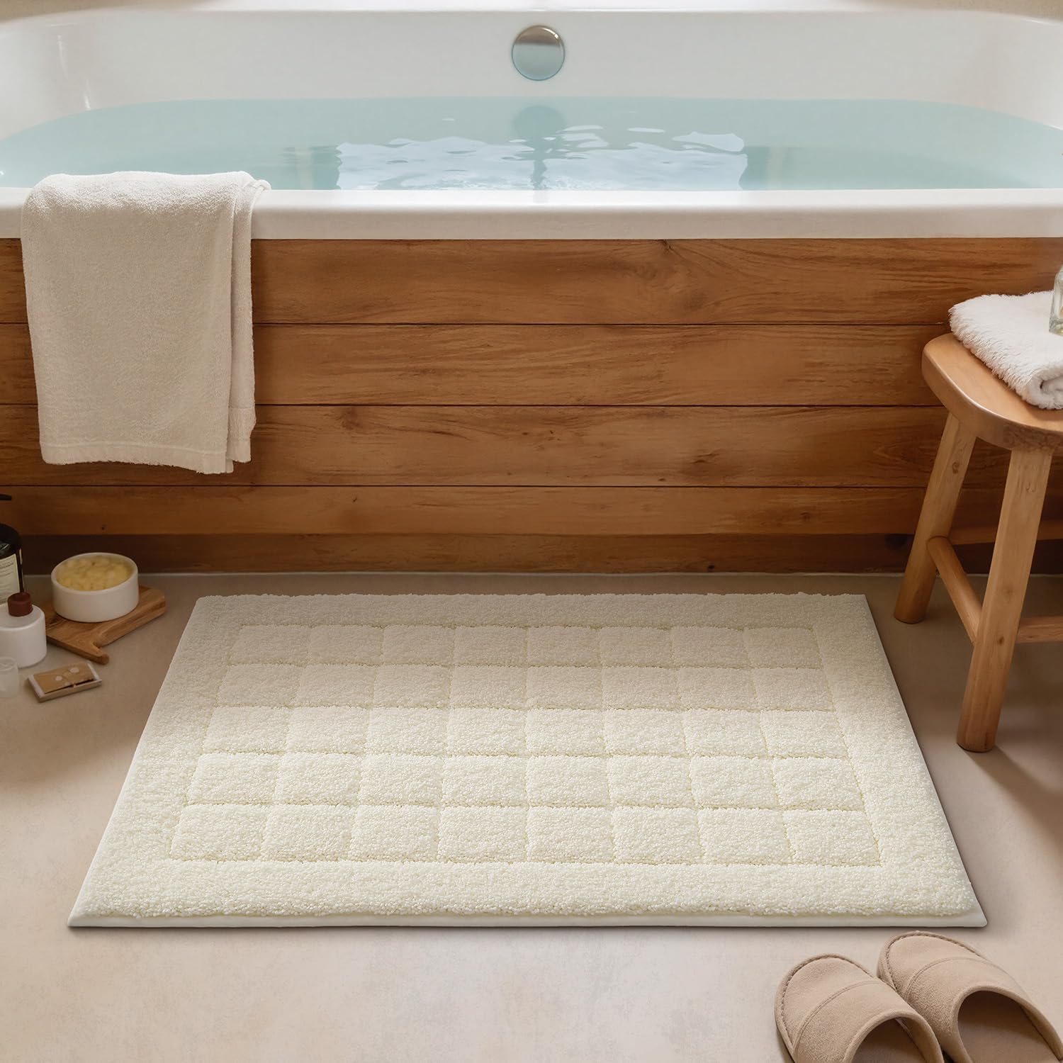 LUMI Modern Bathroom Rug, Washable Soft Absorbent Non Slip Bath Mat, Quick Dry Microfiber Plush Comfort Rugs for Shower Room, Bathtub, 24"x36", Ivory White