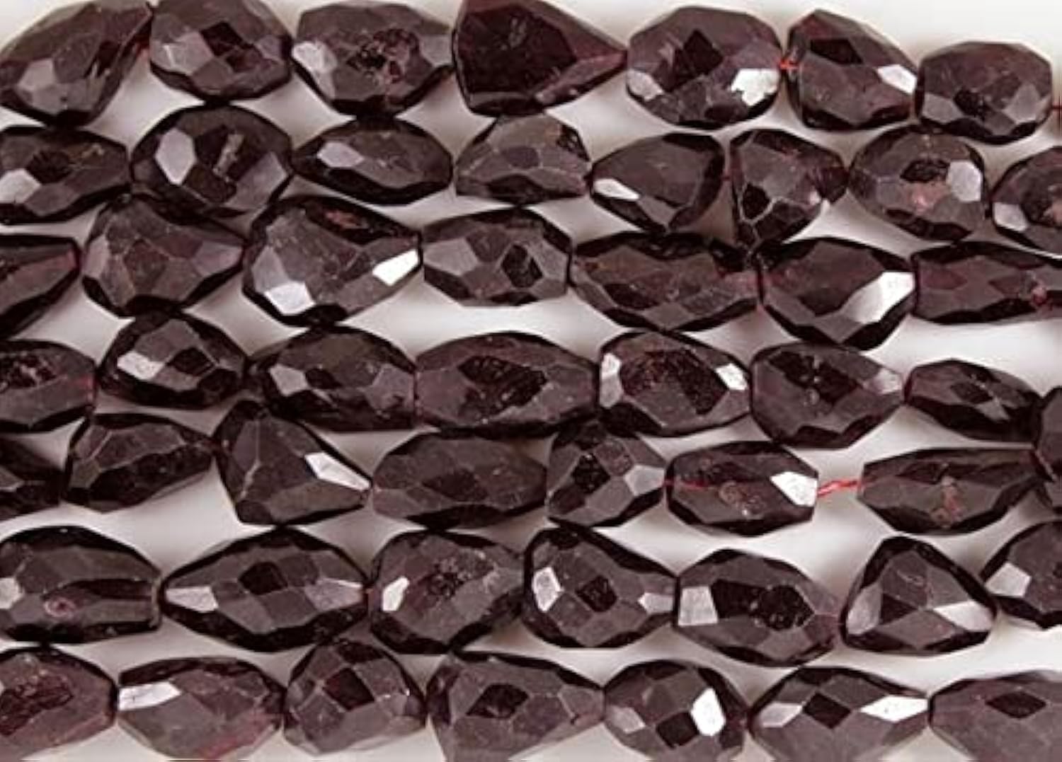 Grenat naturel anti-ternissement avec ces pépites facettées de 15x20mm de qualité durable