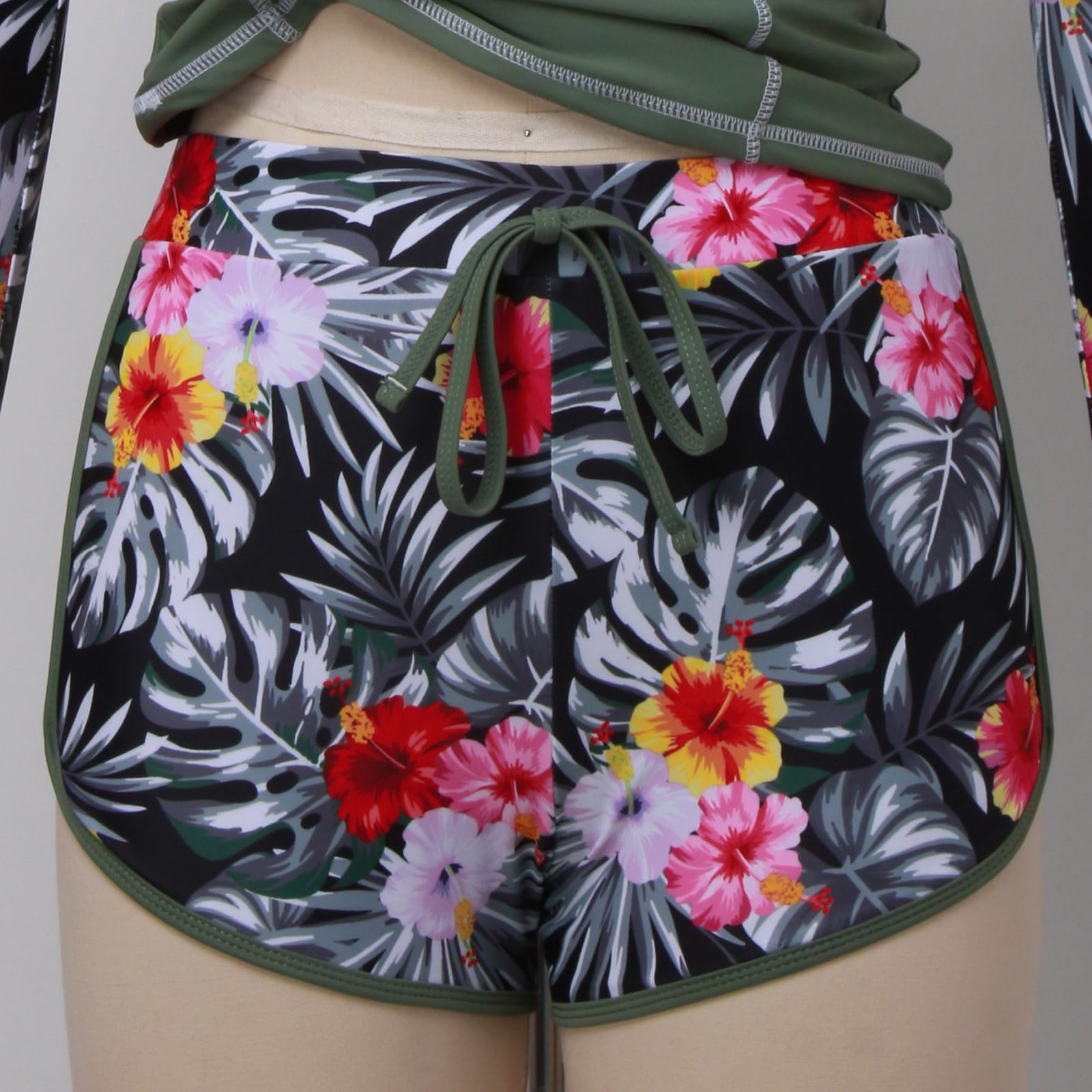 Generisch 2-teiliger Damen-Rashguard mit integriertem BH Badeanzüge mit UPF 50+ Boyshort-Hose