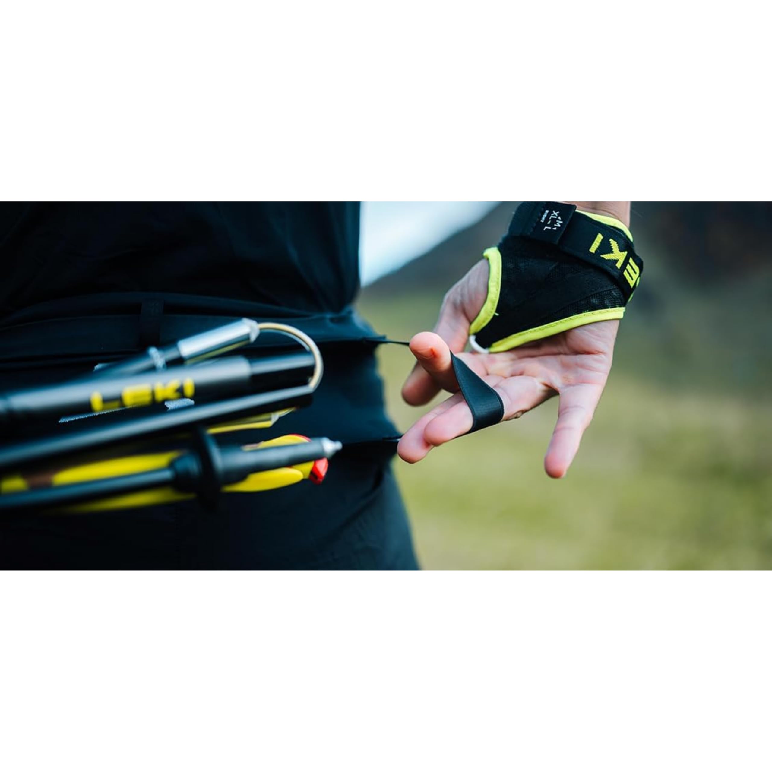 Compressport Pack Free Belt Pro M/L + Ergoflask 300ml, Kit Trail Running, Ceinture Mesh Extensible 1,2L Zéro Ballottement + Flasque Souple Sans BPA, Autonomie 6h Mains Libres,Tour de Hanches 94-110 cm
