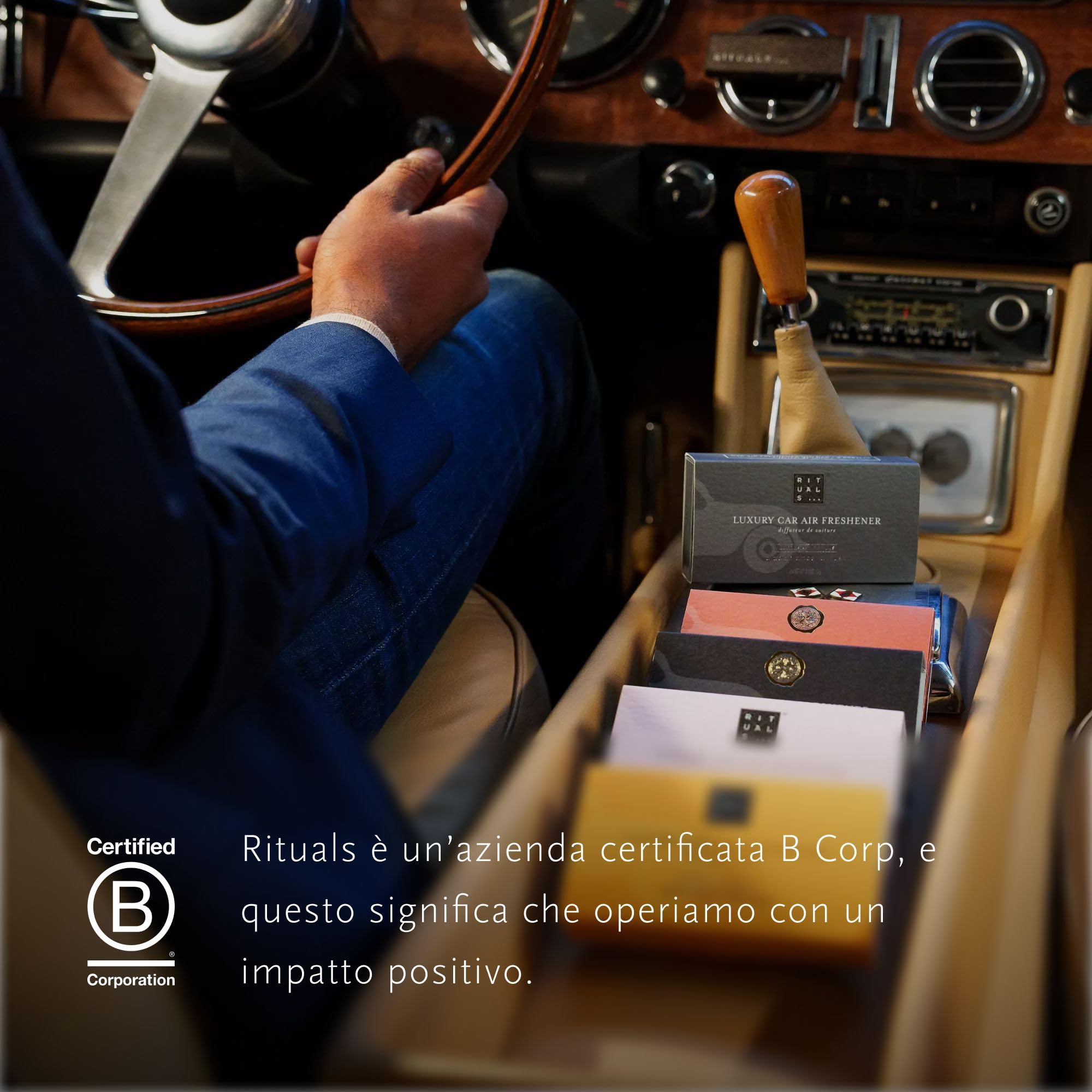 RITUALS Auto Lufterfrischer Wild Fig – Luxus Parfüm aus der Private Collection – Hält Ihr Fahrzeug monatelang frisch – Passt in jedes mit wiederverwendbarem Holzhalter – 2 x 3g