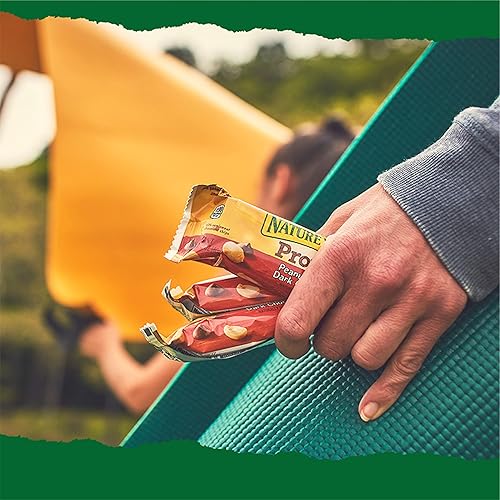 Vista 16 de Nature Valley Barras de granola de proteína masticable, nueces de caramelo salado, 5 barras, 7.1 onzas