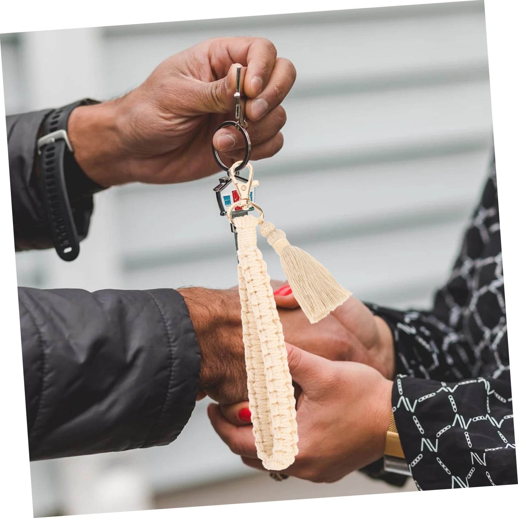 SHERCHPRY 2 llaveros de borla para mujer, cordón de muñeca, colgante de teléfono, llavero de macramé, llavero de langosta