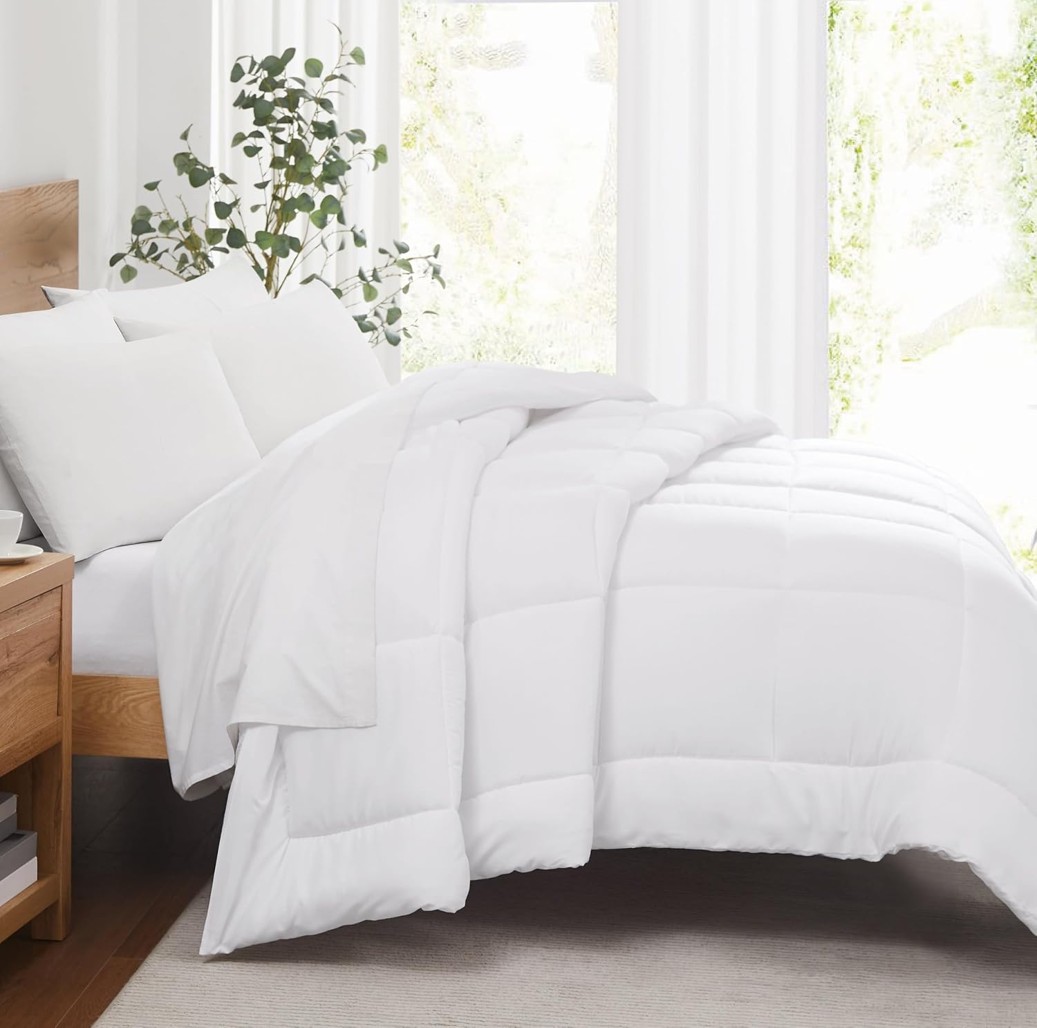LONDON FOG Ultra Soft White King Down Alternative Comforter