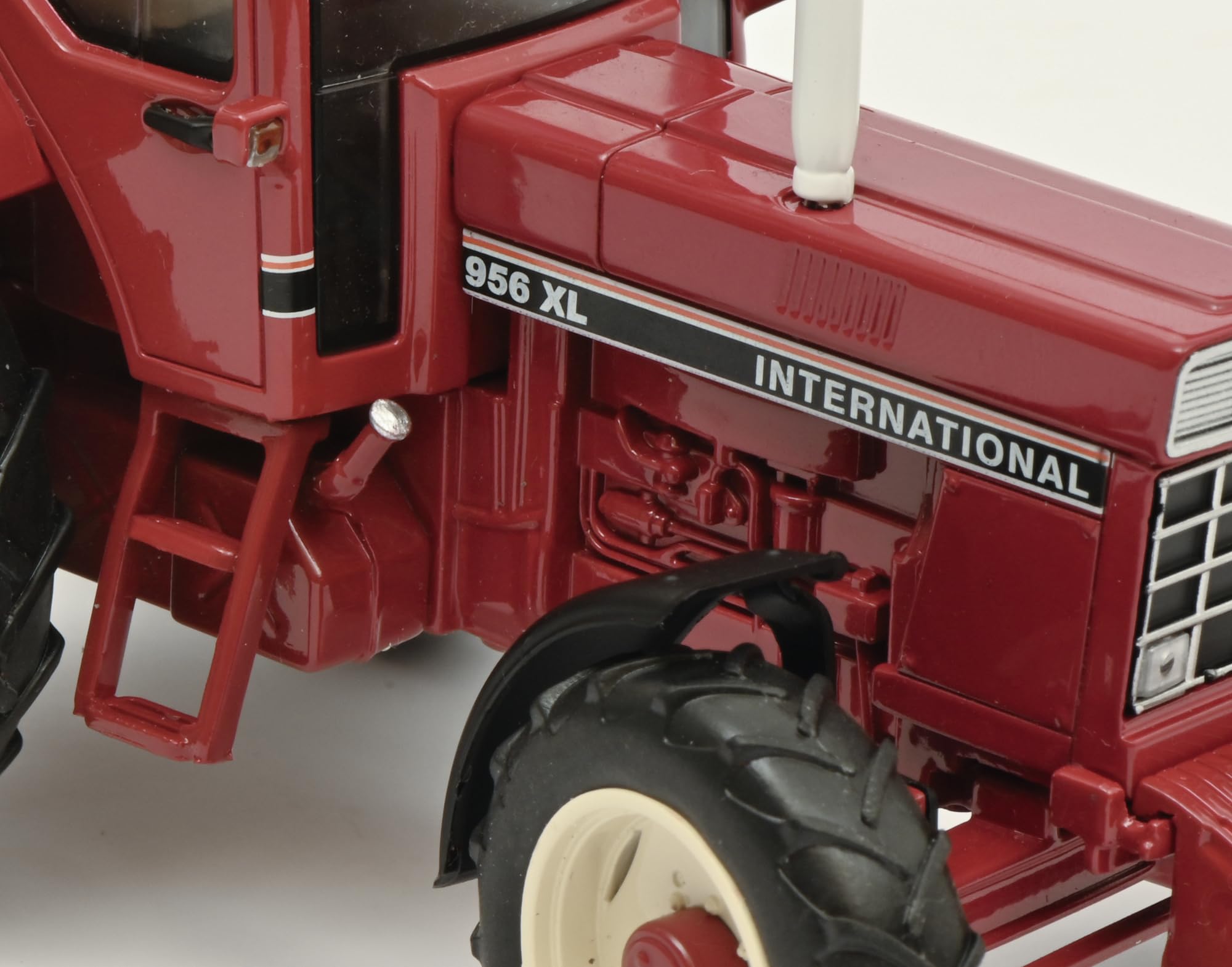 Miniature INTERNATIONAL 956 XL ergo-S 4wd 1er édition AUTOCULT-MODELS ATC39167 | Collect World