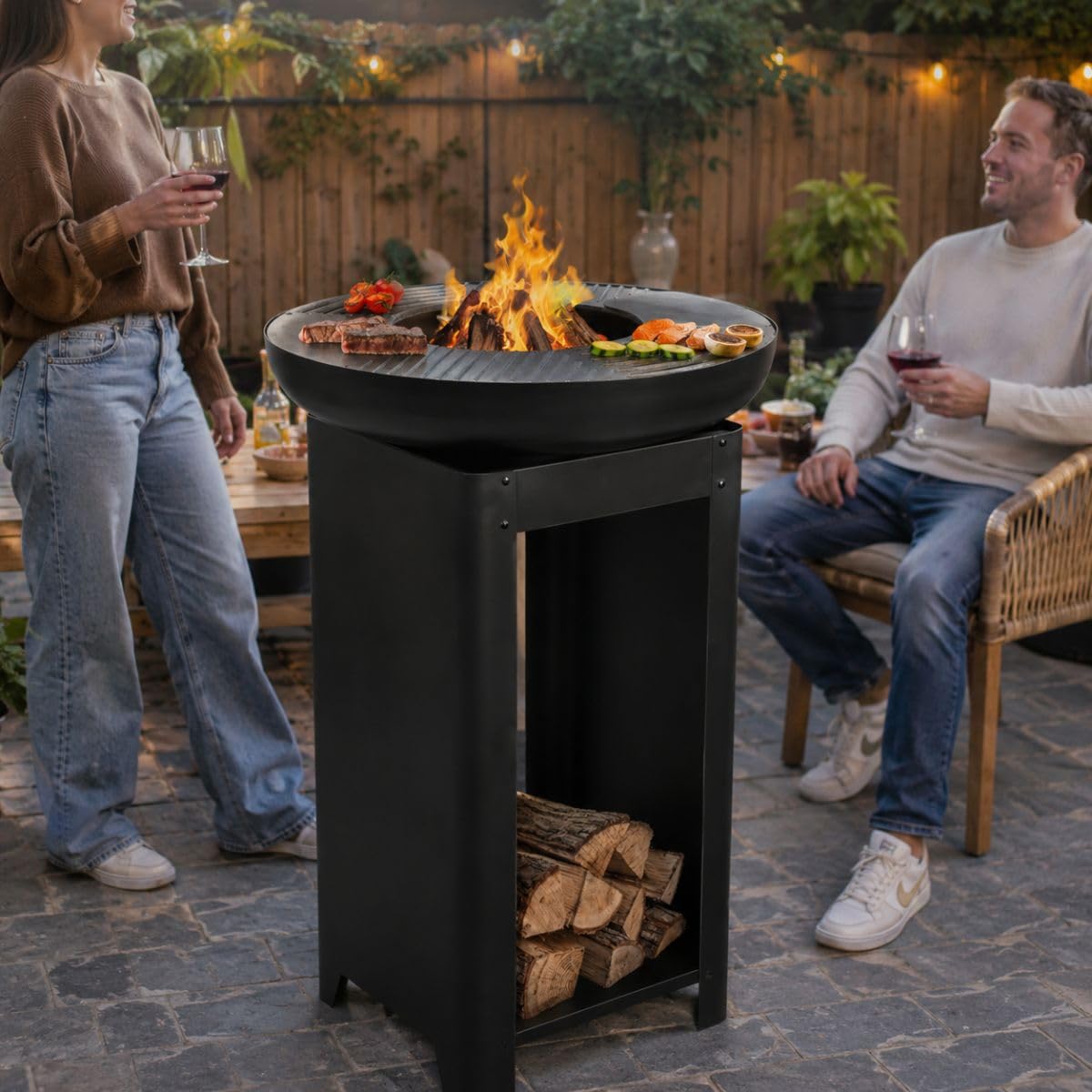 BBQ Collection 3-in-1 Feuerschale mit Grillrost - Feuerkorb 61 x 90 cm - Outdoor Küche mit Teppanyaki und BBQ Grillplatte - Plancha BBQ mit Holzlagerplatz - Gartenkamin für Außen - Metall
