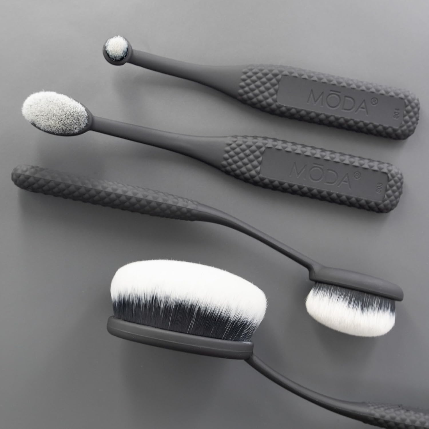 Royal Brush Moda Pro 4 Piece Set Cosmetic Make Up Brush Face Perfecting Kit, 0.31 Count