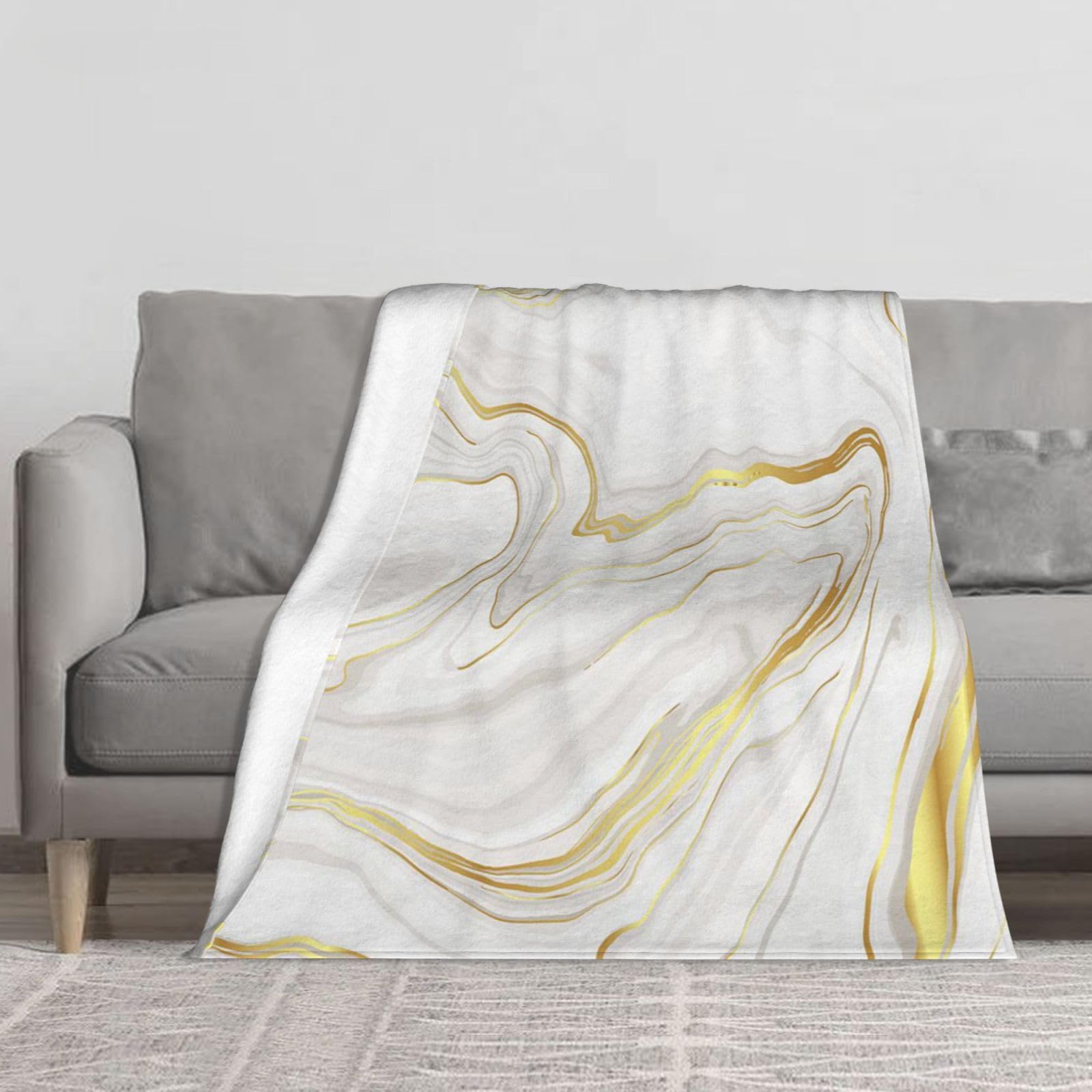 Couverture flanelle blanche marbrée contre le froid du canapé