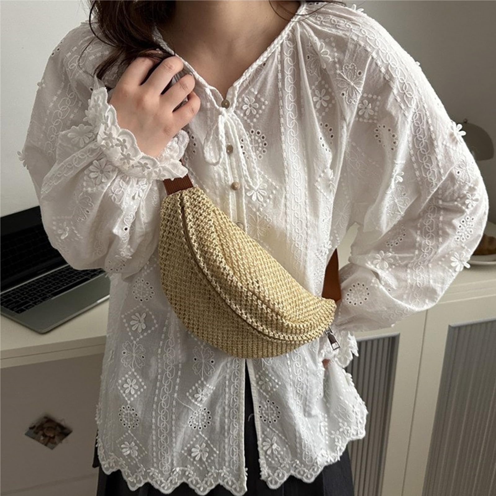 Marsupio/Borsa a Tracolla in Paglia Intrecciata a Mano per Donna, Ideale per la Spiaggia, i Viaggi, Stile Etnico con Nappine, Boho.