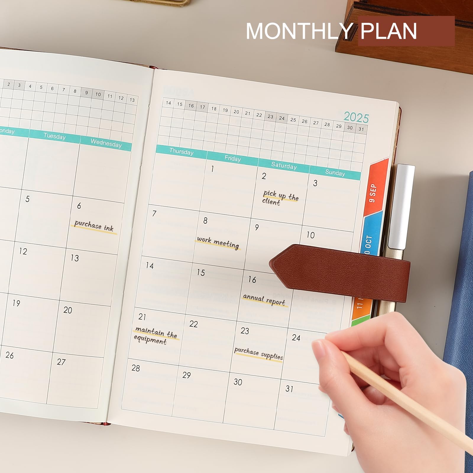 Mcdsuc Diario accademico 2025-2026 Pagina al giorno A5, agosto 2025 - agosto 2026 Diario,13 mesi produttività giornaliera e mensile Planner 25/26 con penna,3 segnalibri, adesivi, tasca interna,Brown