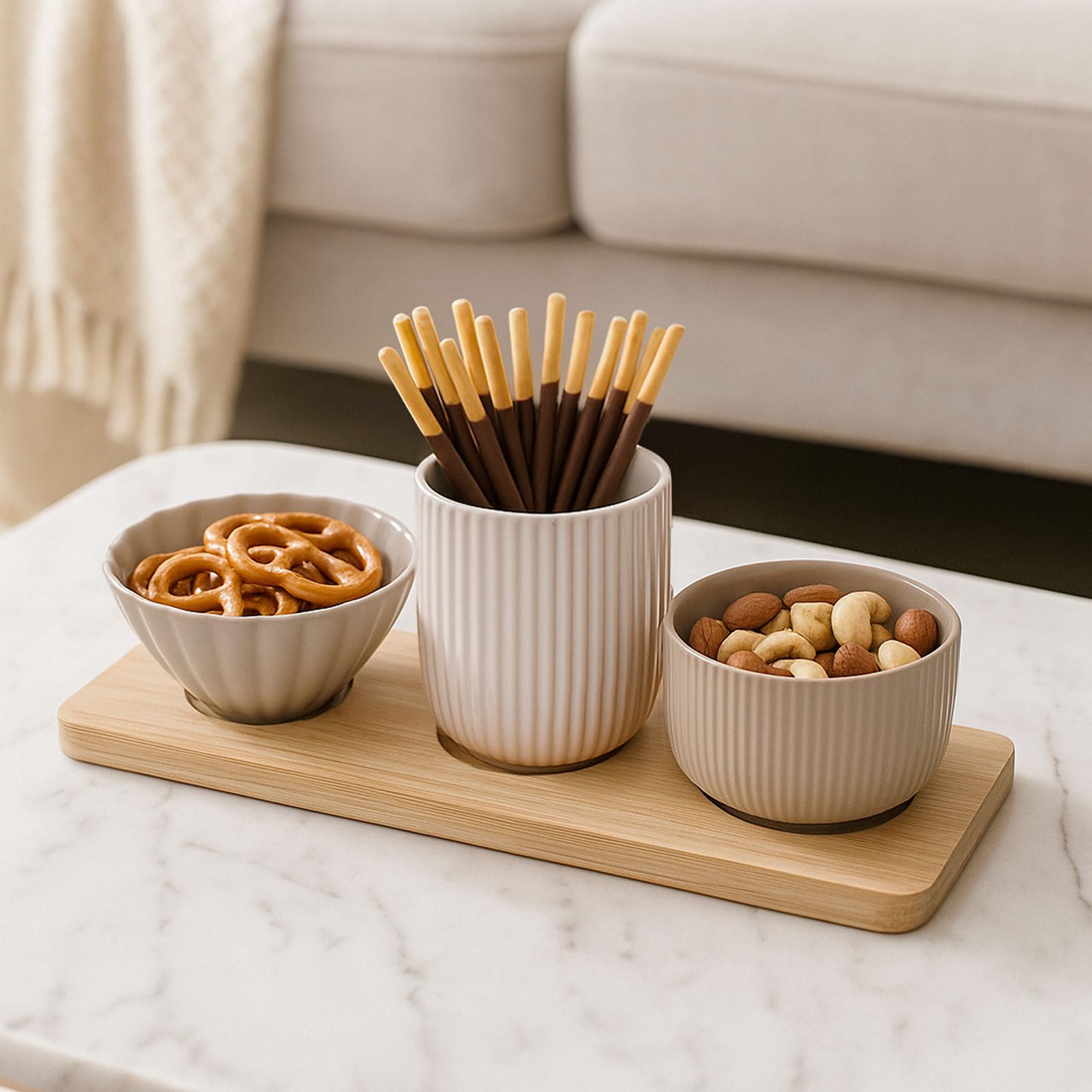 Murago - Servierset mit Bambustablett & 3 Keramikschalen - Dip-Schalen Set für Snacks Tapas Oliven Nüsse modernes Rillendesign Naturtöne Spülmaschinengeeignet Taupe Cream Beige