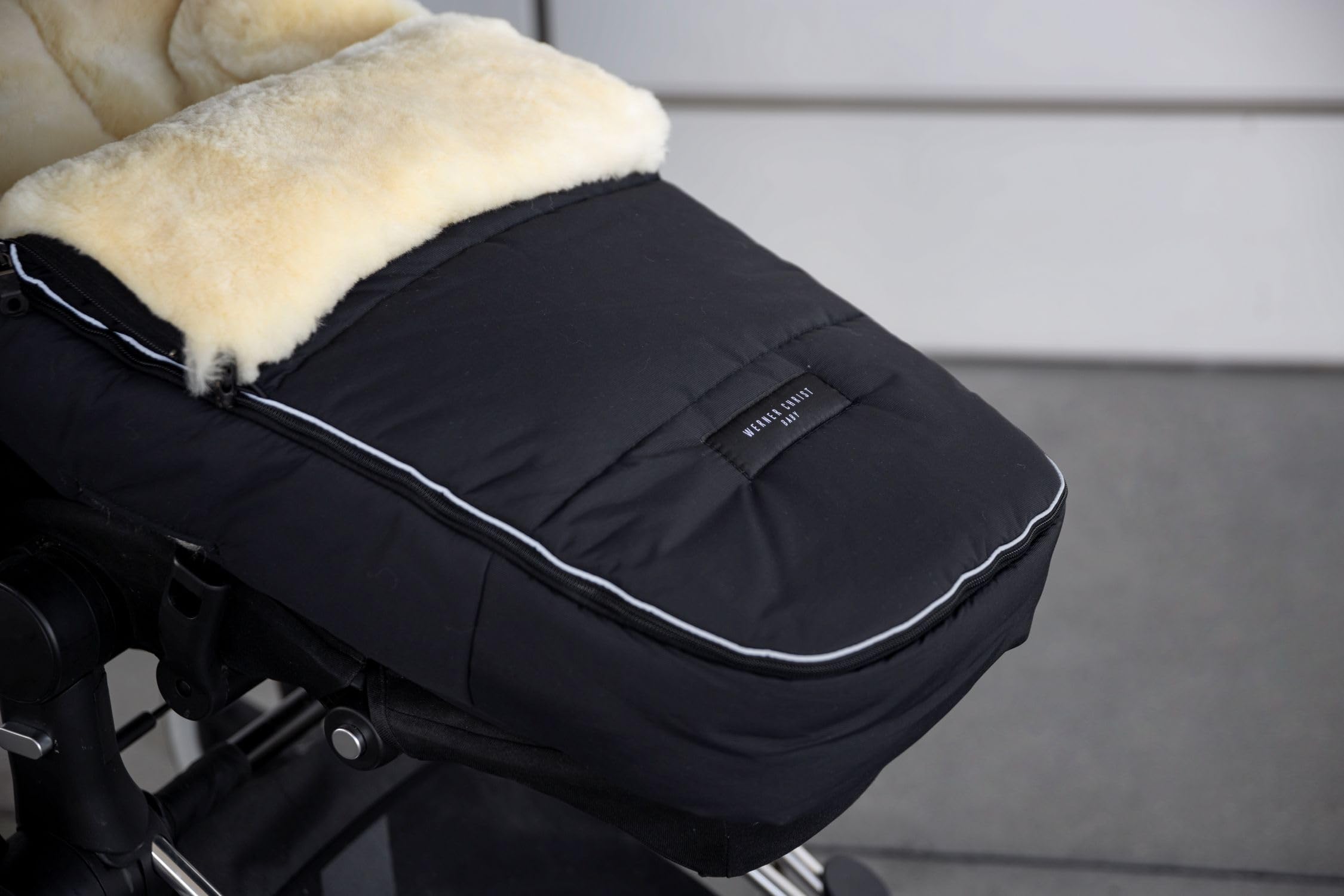 WERNER CHRIST Saco para bebé de piel de cordero Arosa Luxe - Saco completo para cochecito (niños de 6 a 36 meses), hecho de piel médica, color negro