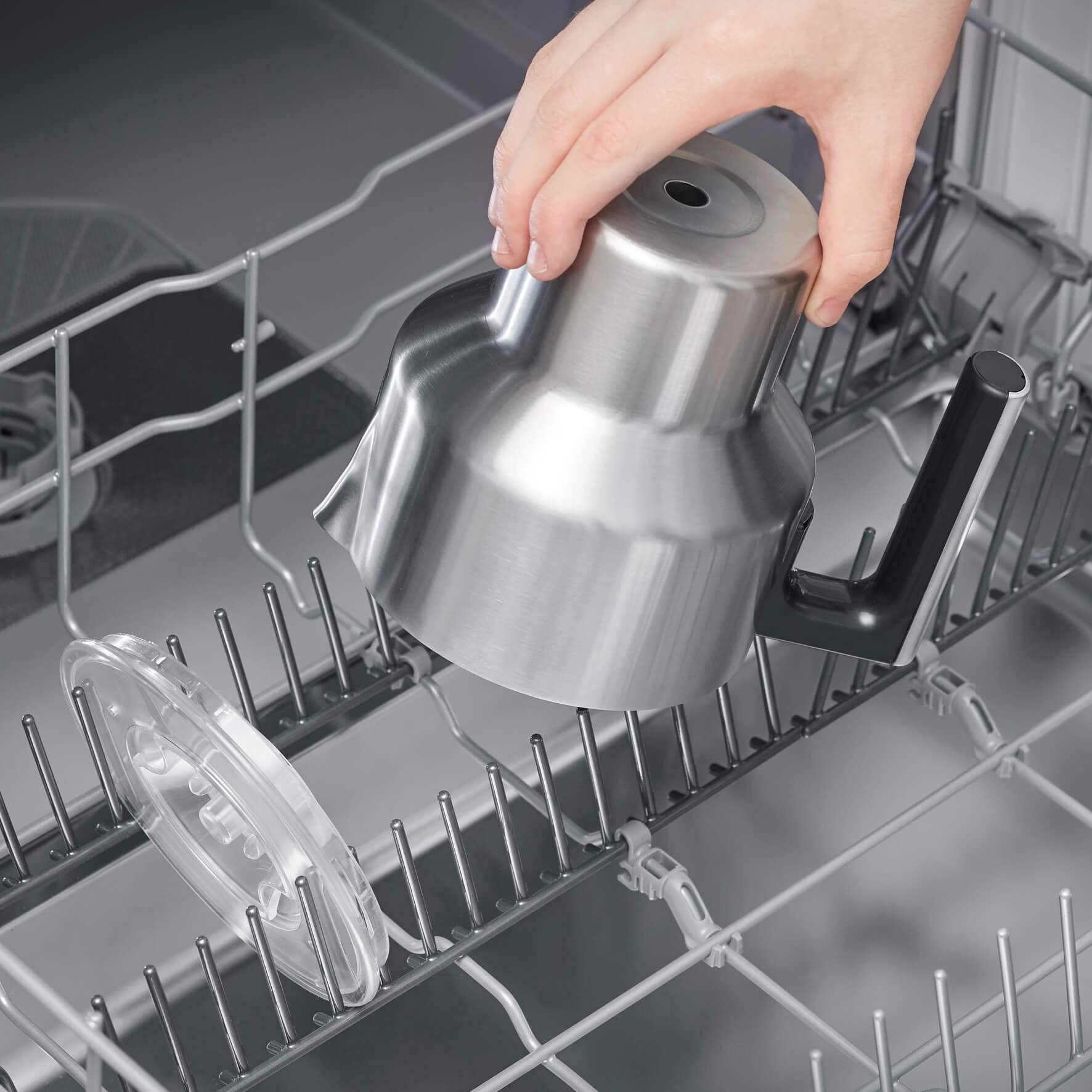 SEVERIN Émulsionneur de lait Spuma 700 Plus 500 W, Mousseur de lait à induction, Mousseur à lait électrique, Chocolatière 700 ml, 13 programmes, inox/noir, SM 3587