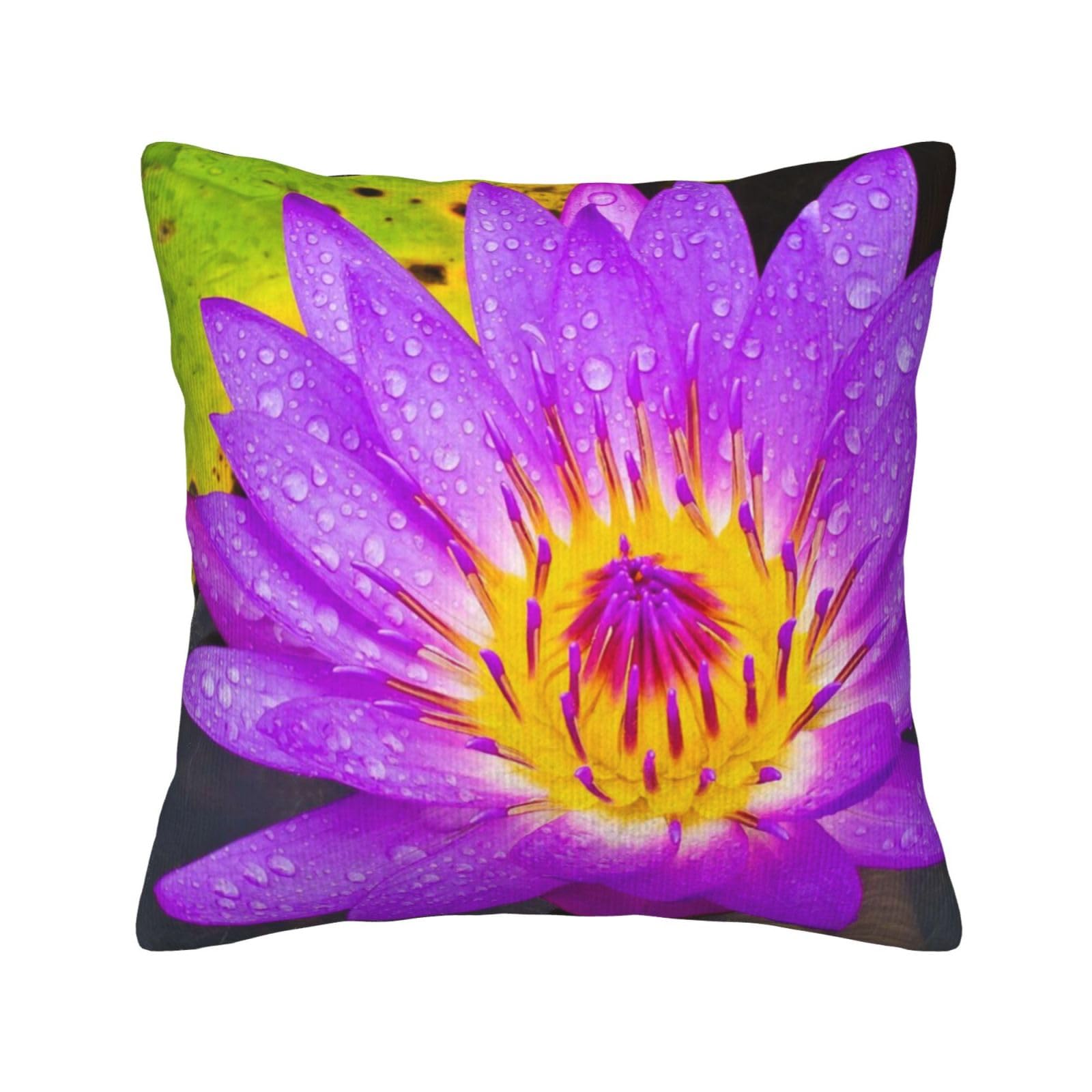 Housse de coussin nénuphar violet en velours pour déco salon