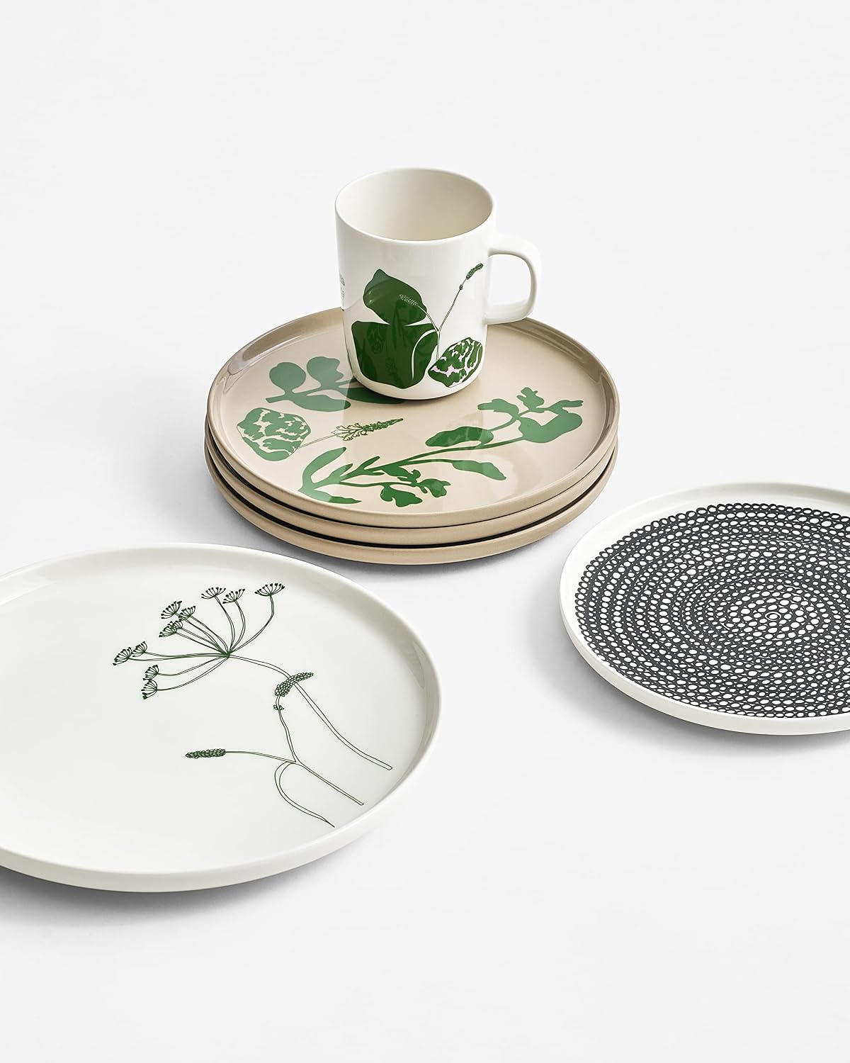 MARIMEKKO Oiva Elokuun Varjot Stoneware Salad Plate – Refine Your Kitchen Décor with Our Iconic Terra and Green Plates – Stylish Porcelain Salad Plates (8”)