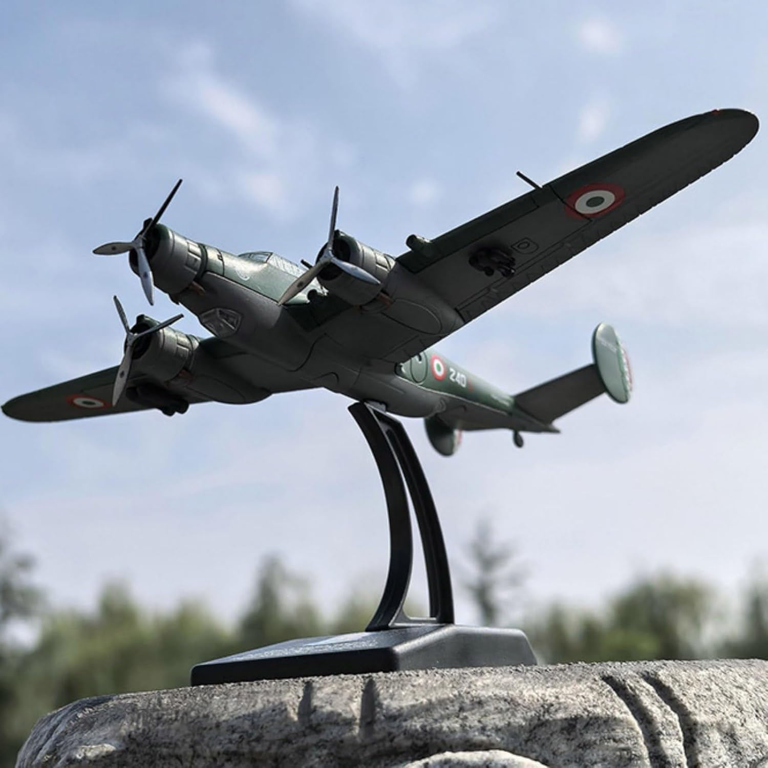 Alloy WWII Italian Cant Z.1007bis Alcione Bomber Model 1:144 Scale, Alloy Aircraft Toy for Collection Displaying