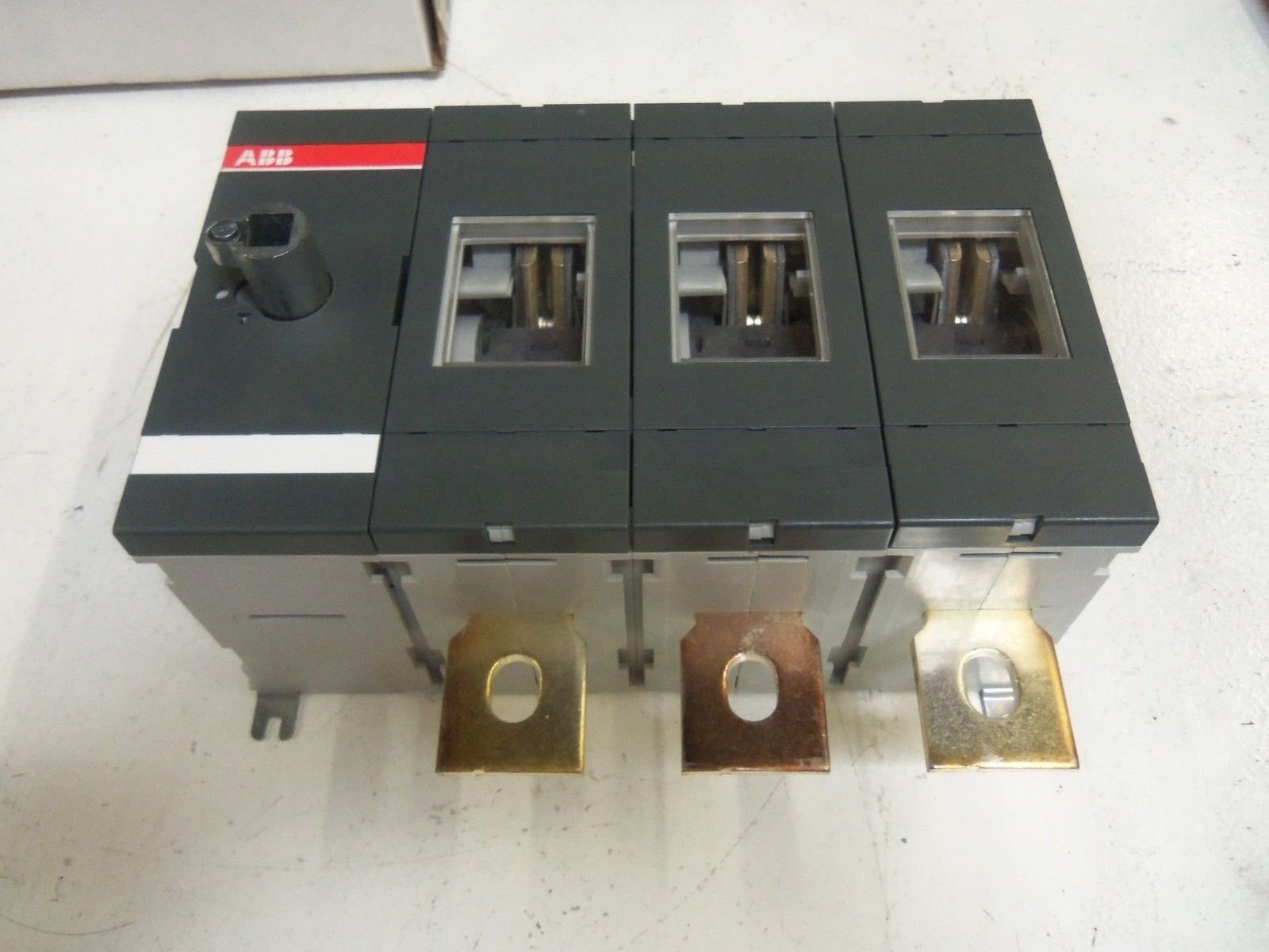 ABB OT600U03 Disconnect, Non-Fused, 600A, 3P, 600VAC, Terminal Bolt Included