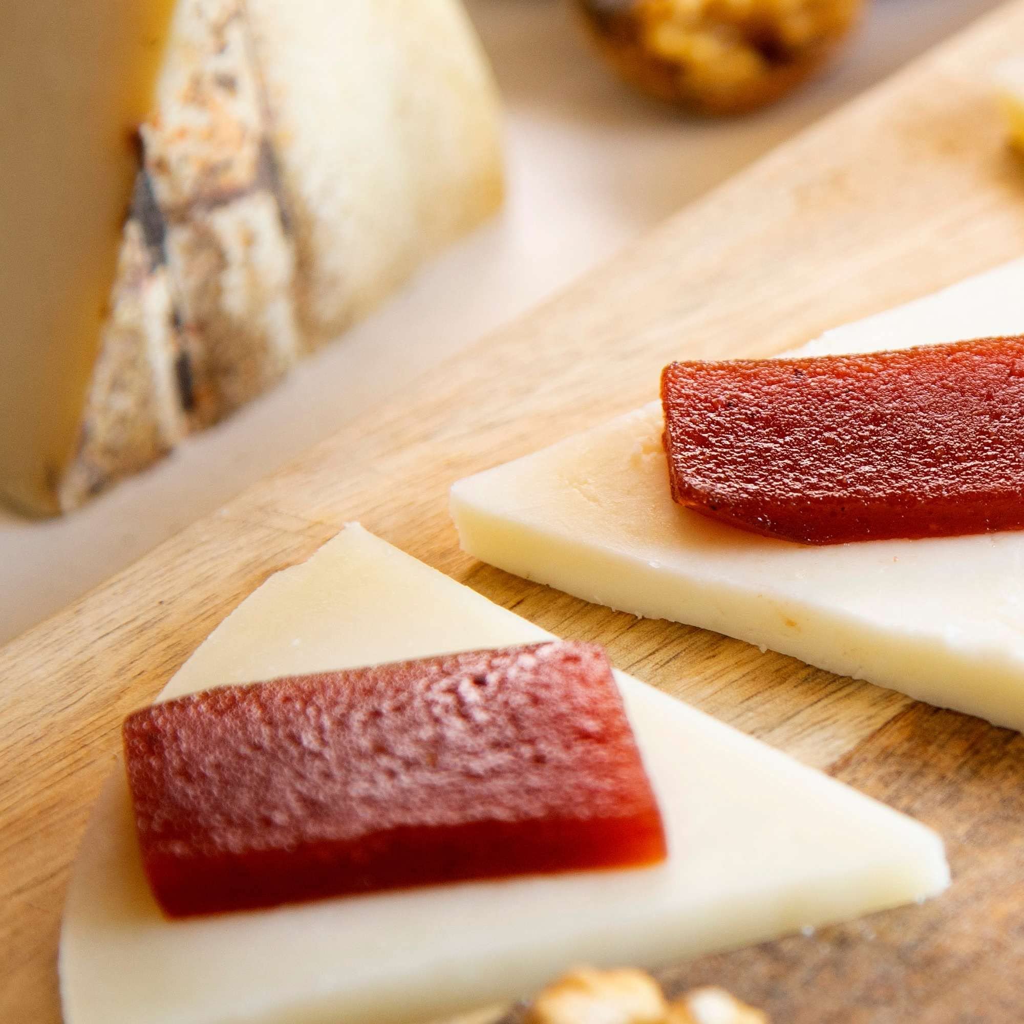 Queso García Baquero Reserva 12 Meses - Medio Queso Añejo Mezcla Madurado Graso - Peso Aproximado 1,6 Kg - Queso Añejo con Membrillo Goierri (Medio Queso con Membrillo)