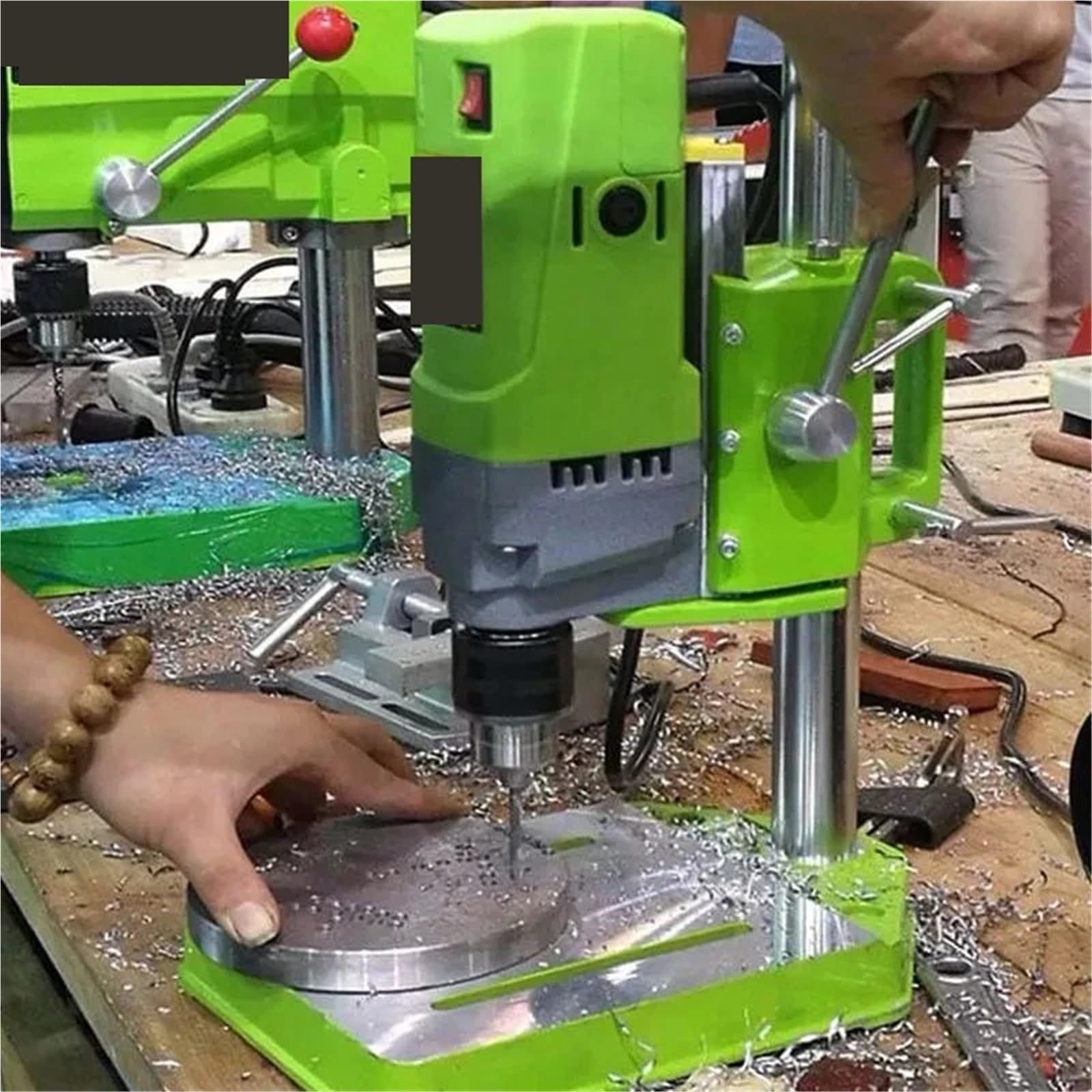 Mini trapano a colonna, piccolo elettrico, banco da lavoro, trasmissione ad ingranaggi, 710 W Macchinari da officina