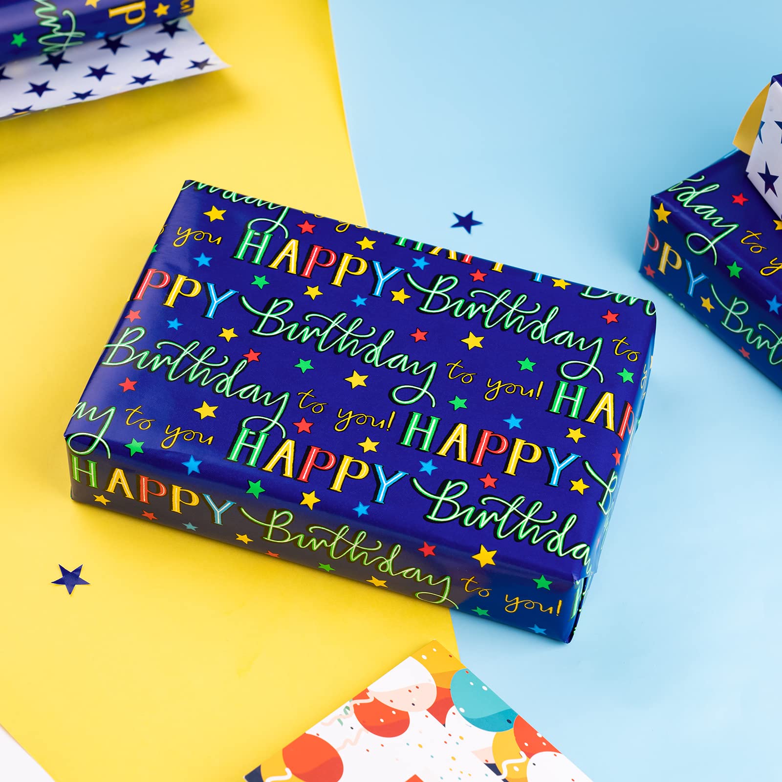 WRAPAHOLIC Dwustronny papier do pakowania urodzinowego Jumbo – 80 cm x 90 cm – kolorowy napis Happy Birthday i wzór gwiazd na przyjęcie urodzinowe, baby shower, wakacje