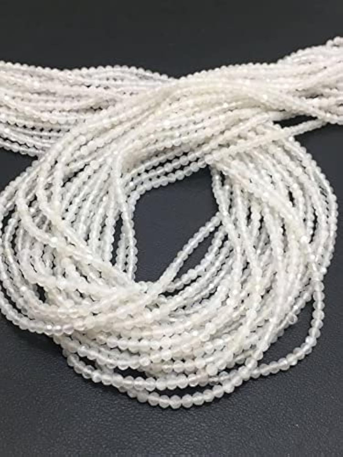 Perles en pierre de lune blanche 2mm micro facettées pour éviter les bijoux ternes et fragiles