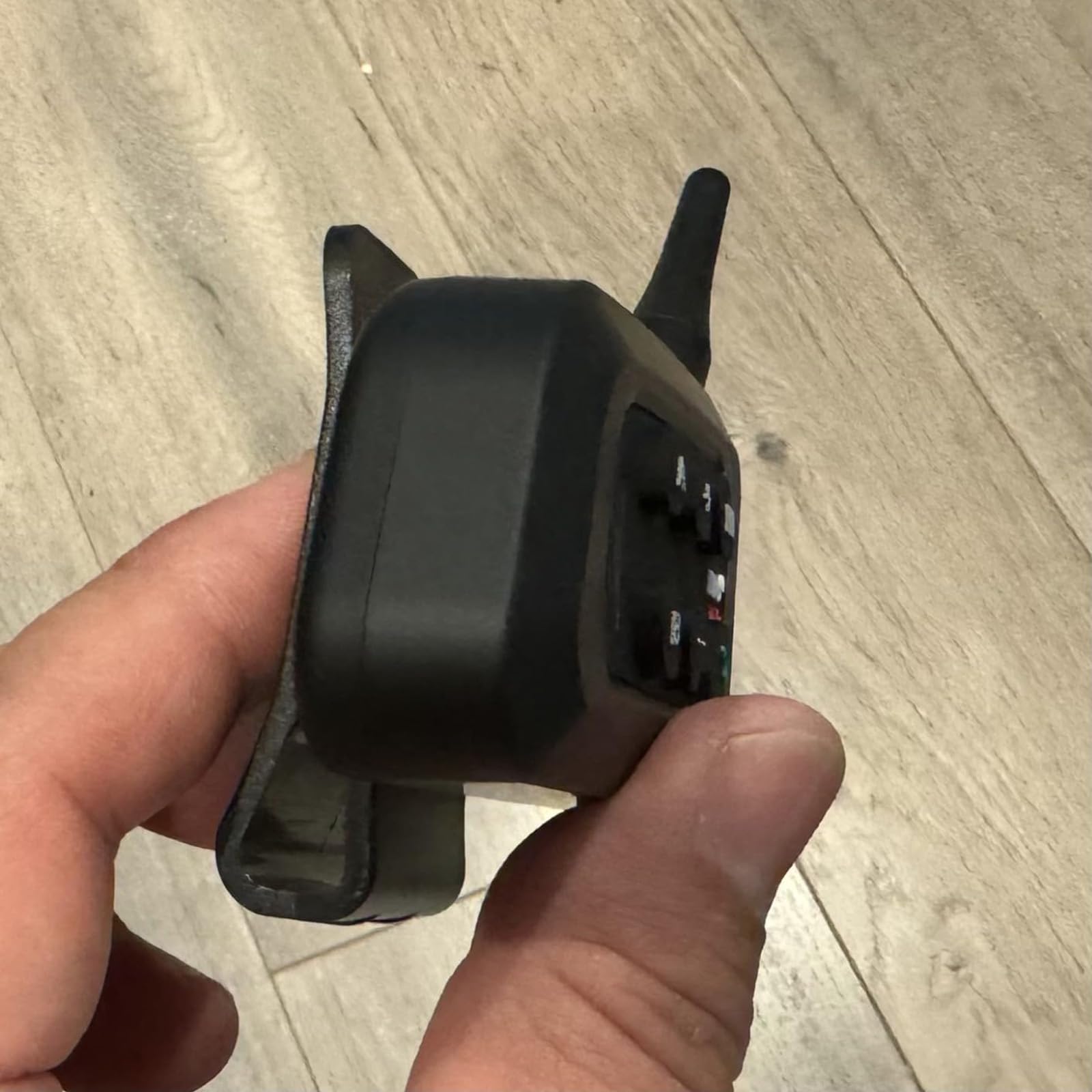 2 clips de cinturón para V4 V6 con USB-C, Q7, Q2, V7, Q8, MS20, accesorios de auriculares de árbitro y soportes de clip para casco de motocicleta