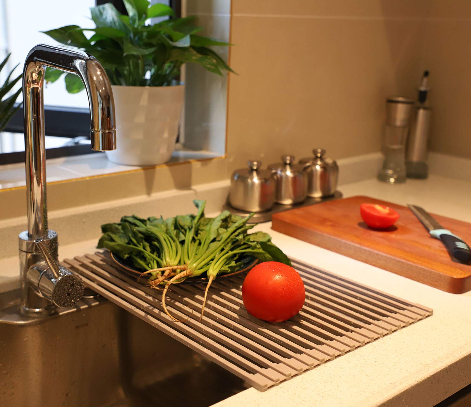 YunTeng Over The Sink Multipurpose Roll-Up Dish Drying Rack Full Silicone Coated (Warm Grey)