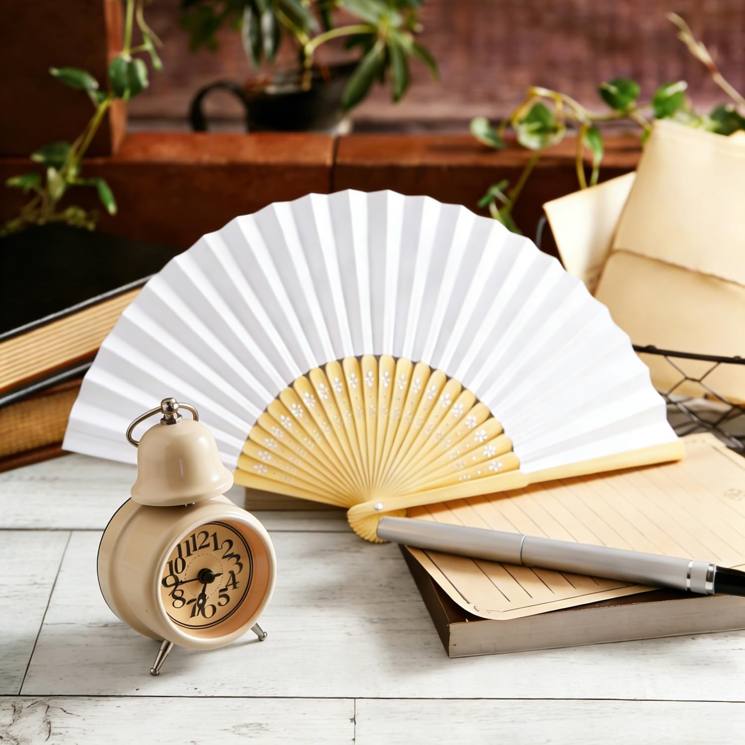 30 Stück Weiß Fächer Hochzeit,Gäste Fächer Handfächer,Hochzeitsfächer Faltfächer,Gäste Geschenk Bambus Papierfächer Vintage Schnitzerei für Hochzeit Deko Diy Sommer Party