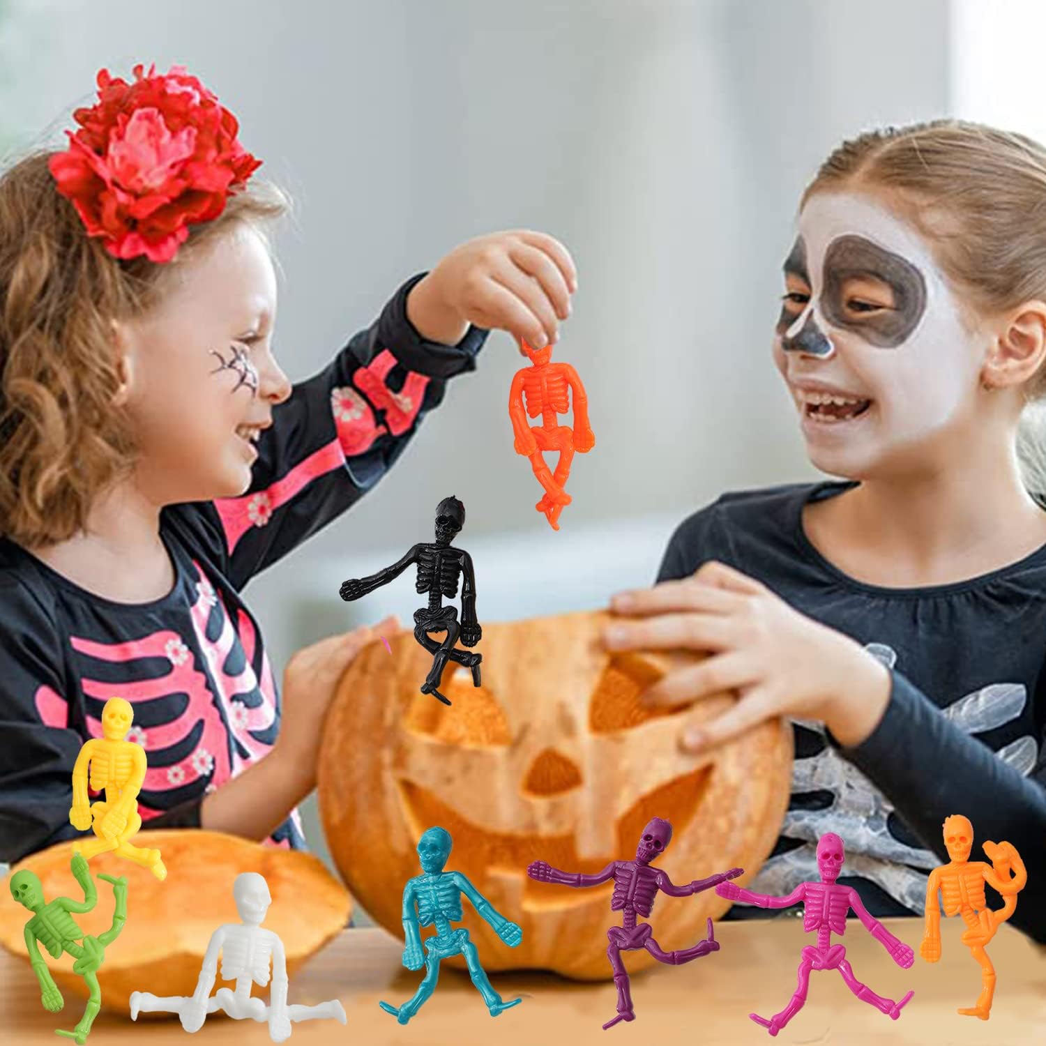 100 PCS Halloween Stretchy Skeleton Toys, Squishy Stretchy Skull Toys Classroom Prizes for Student Rewards, Happy Halloween Goody Bag Fillers, Halloween Sticky Toys for Kids, Boys & Girls