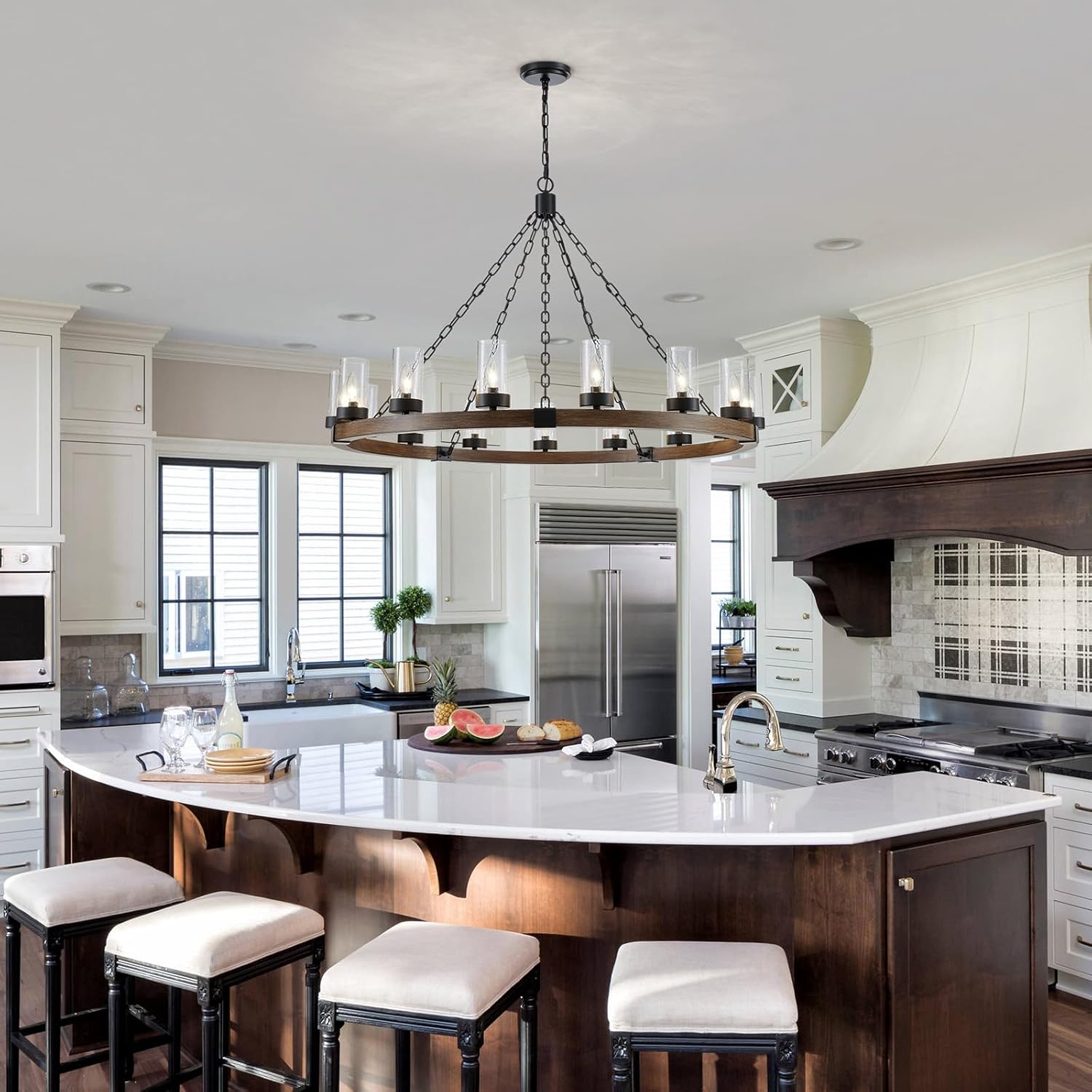 WUZUPS 15-Light Wagon Wheel Chandelier Large Rustic Farmhouse Industrial Round Pendant Light Fixture with Clear Seeded Glass Shades for Dining Room Kitchen Island, Imitation Wood & Black