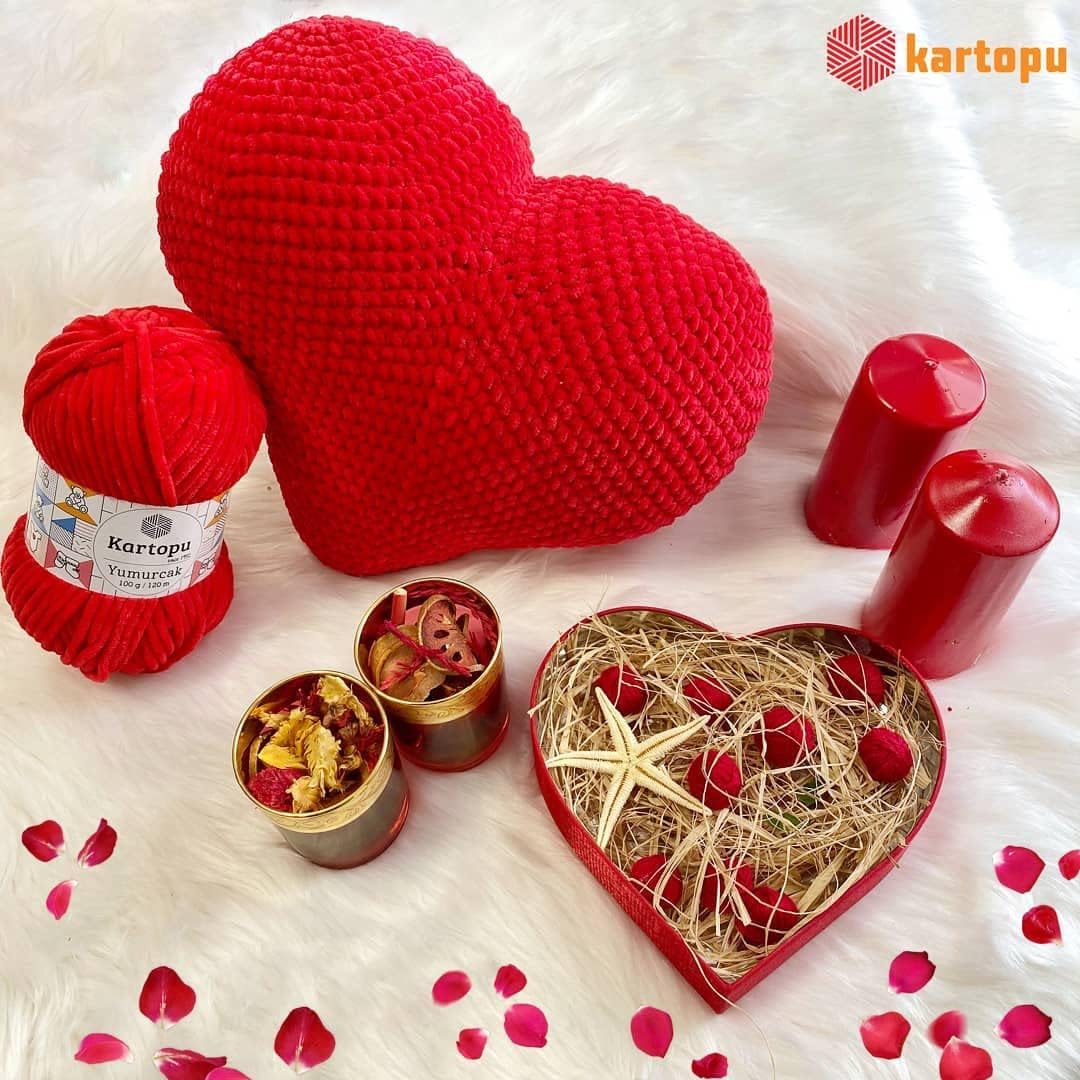 Kartopu Yumurcak,Velvet Knitting Yarns,Amigurumi and Baby Knitting Yarns,(4Balls) Each Skein(Ball) 3.53 Oz (100g) (White 010)