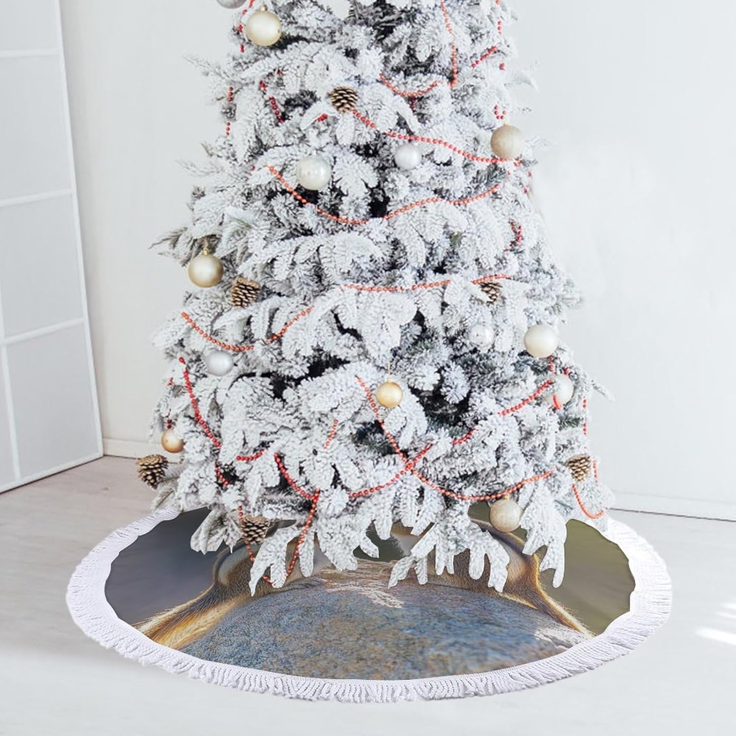 Chipmunks Kissing Christmas Tree Skirt Round Xmas Tree Mat Ornaments Tree Skirts with Tassels for Holiday Party