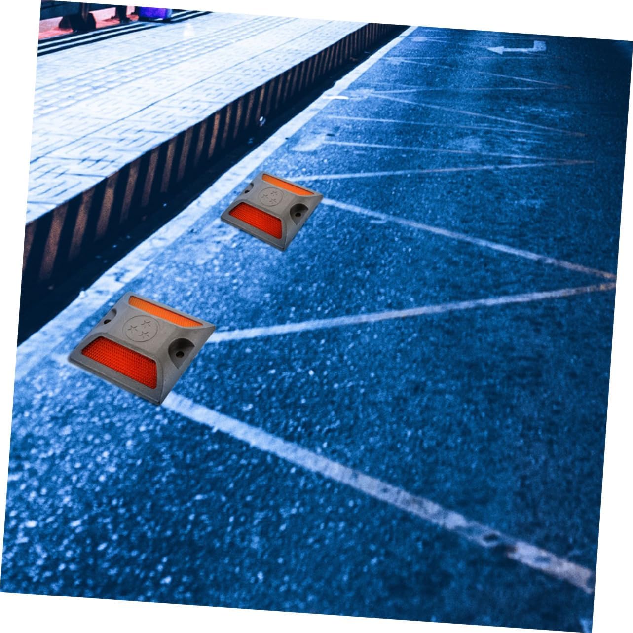 4pcs Reflective Road Studs Driveway Pavement Safety Heavy Duty Aluminum Reflective Signs Traffic Markers