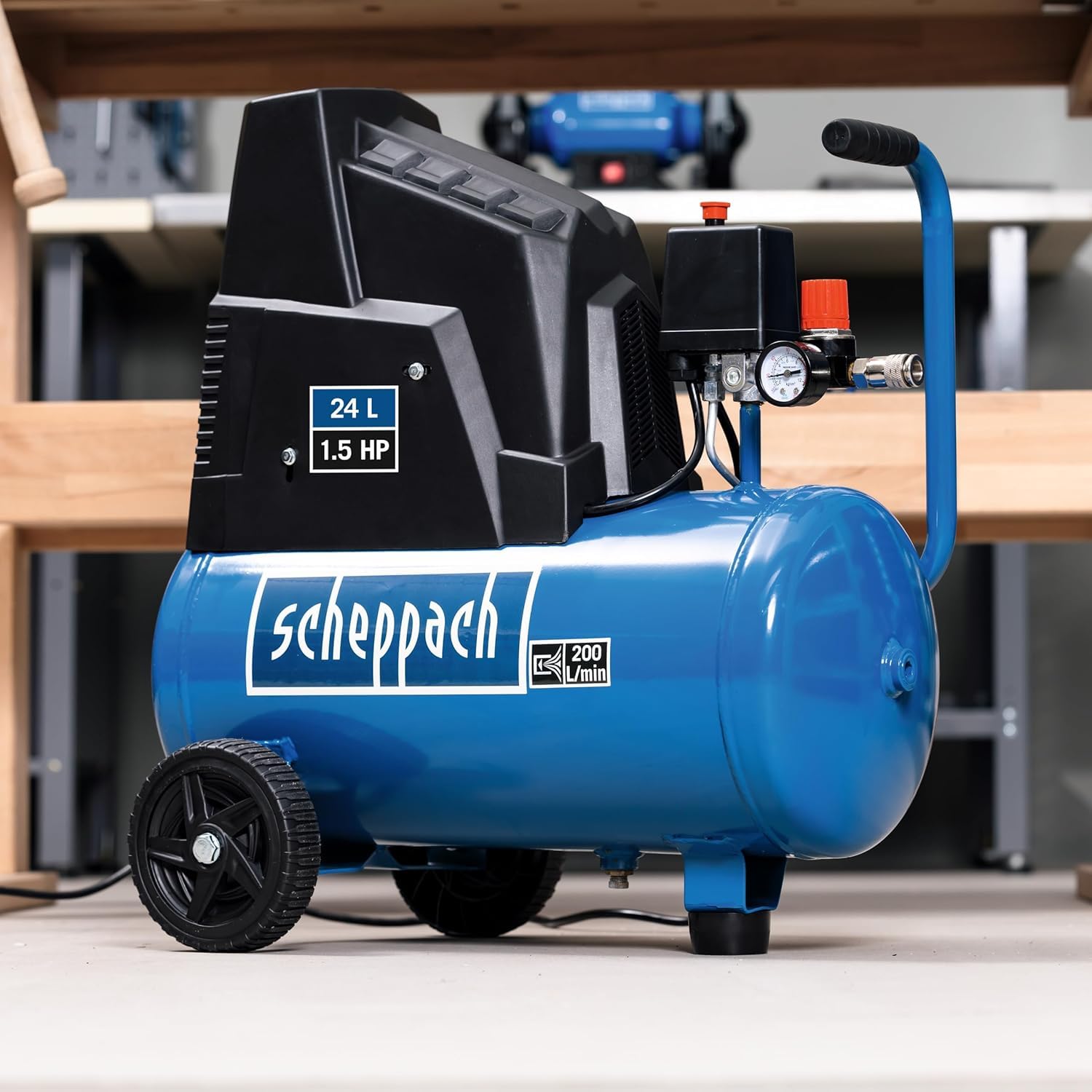 Scheppach Druckluft Kompressor HC30o | 14 tlg. Zubehör | ölfrei & langlebig | 1100W Leistung | 24L Kessel mit 8 bar Druck | 200l Luftleistung |Fahrvorrichtung, Druckminderer & Schnellanschlusskupplung