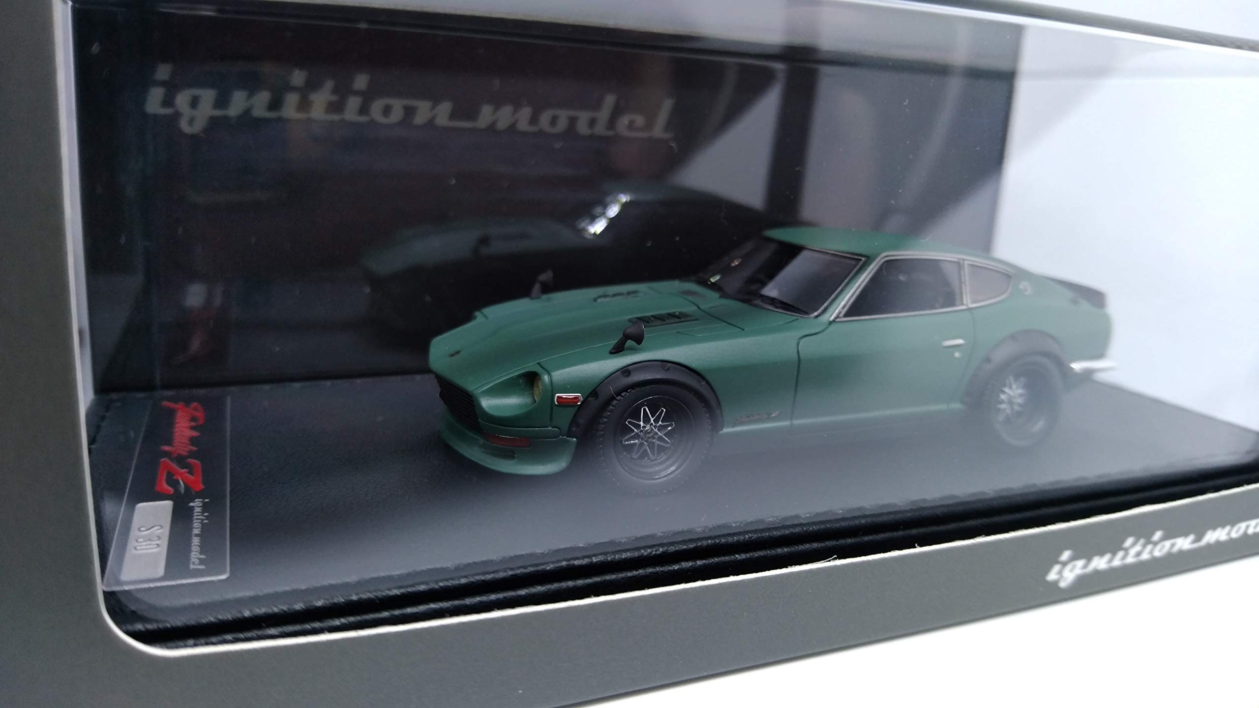 Nissan Fairlady Z (S30) マットグリーン 1/18 Sunstar 1970 Nissan Fairlady Z (S30) RHD (Dark Green