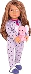 Our Generation 18-Inch Poupée Maria avec Pajama Onesie et Elephant, Poupées.Les yeux bruns se ferment au coucher; longs cheveux brun ondulés; comprend des pantoufles, undies, et peluche d'éléphant, Maria, Poussières; 3+ Années
